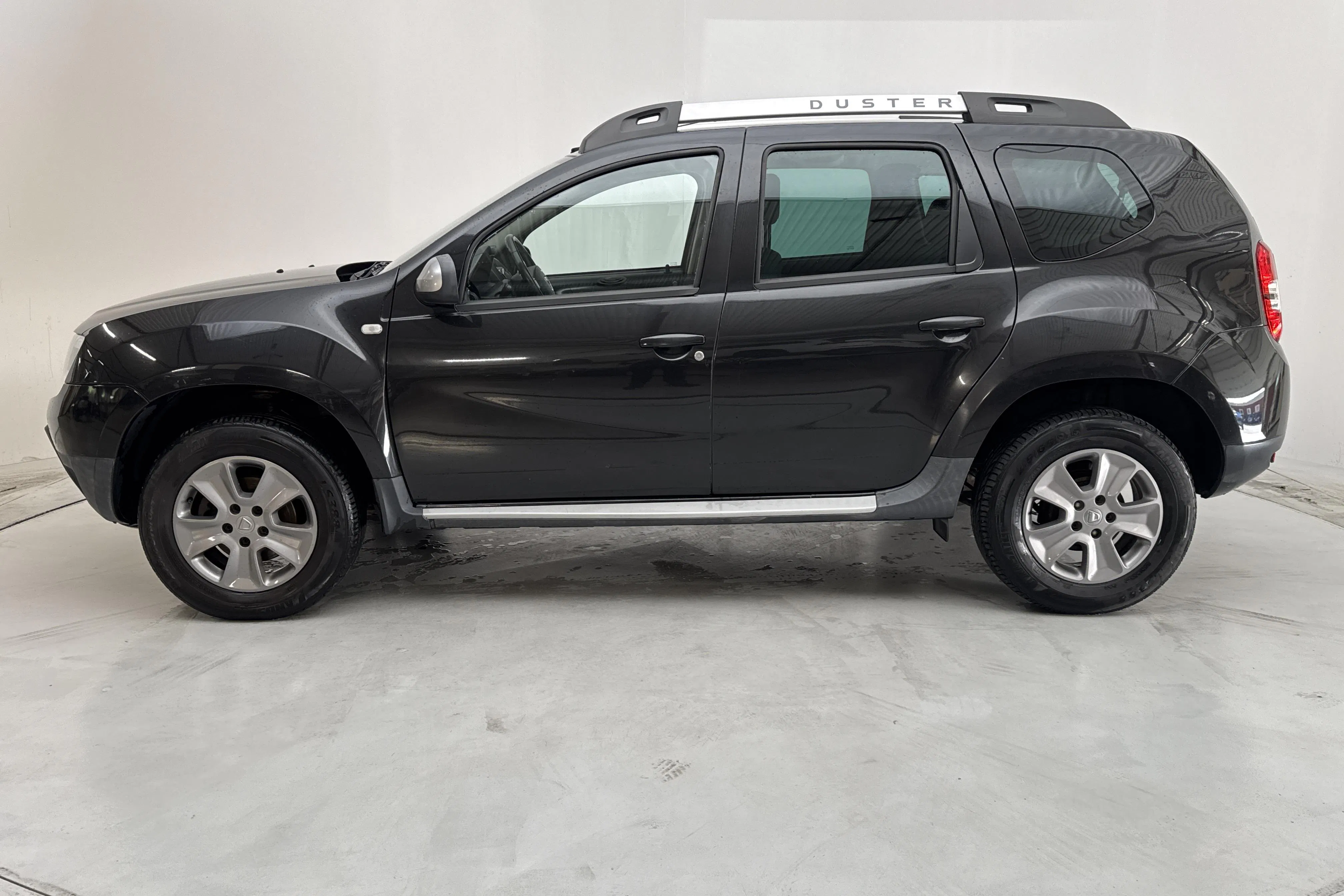 Presentationsfoto 2 av 12: Dacia Duster 1.5 dCi 4x4 (109hk) - 17 467 mil - Manuell - svart - 2015