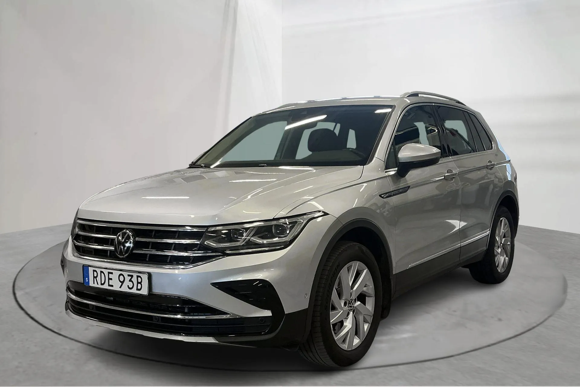Presentation photo 1 of 15: VW Tiguan 2.0 TDI 4MOTION (200hk) - 305 850 km - Automatic - silver - 2023