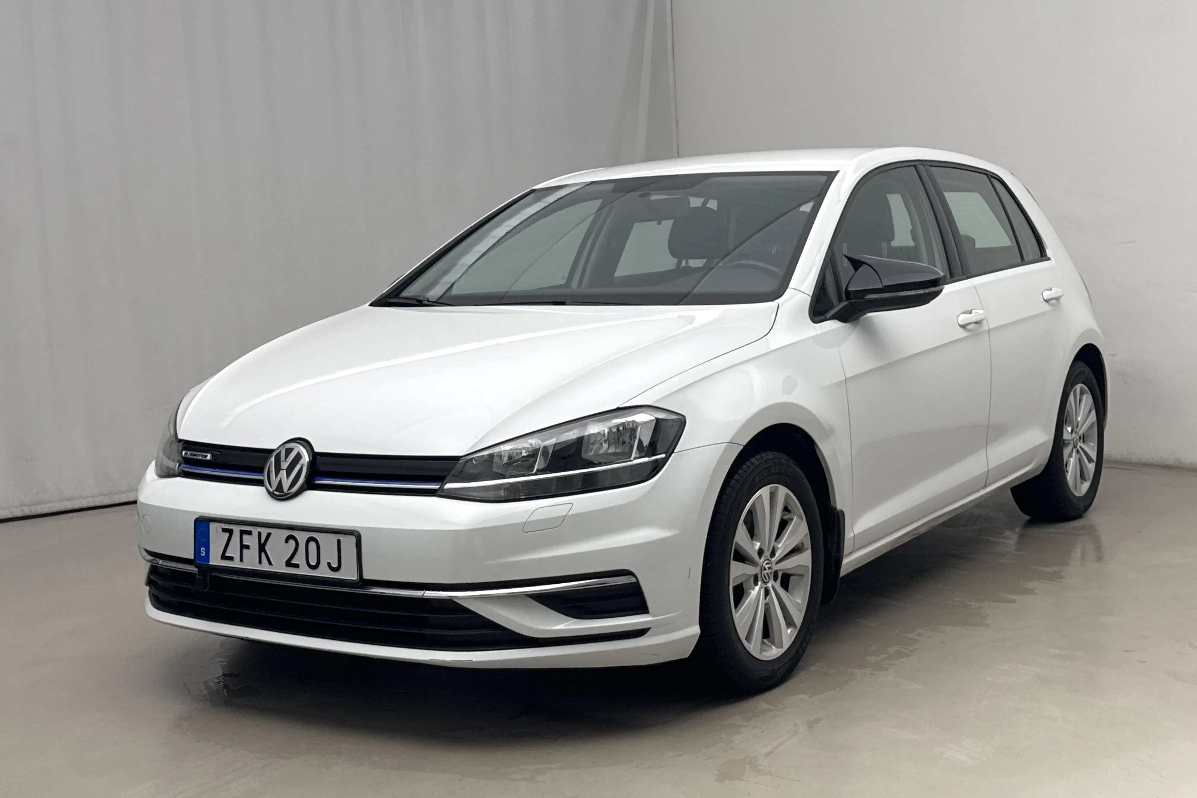 Presentation photo 1 of 14: VW Golf VII 1.5 TGI 5dr (130hk) - 155 680 km - Manual - white - 2019