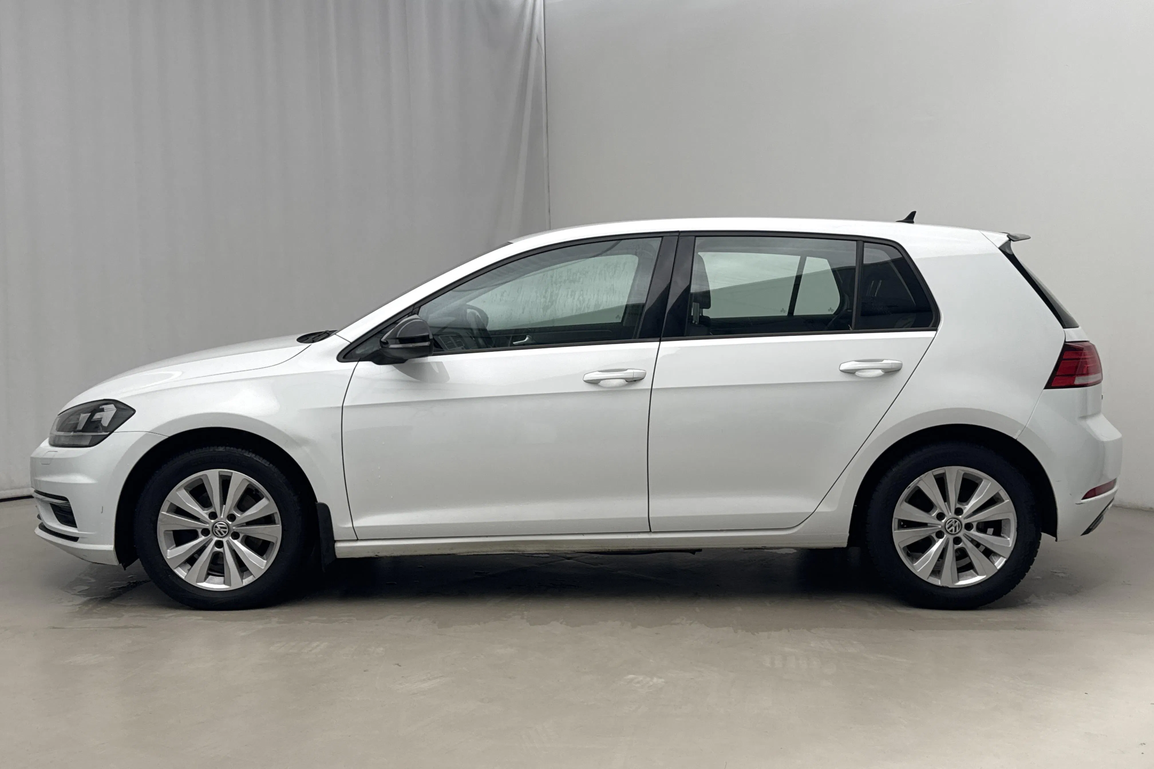 Presentation photo 2 of 14: VW Golf VII 1.5 TGI 5dr (130hk) - 155 680 km - Manual - white - 2019