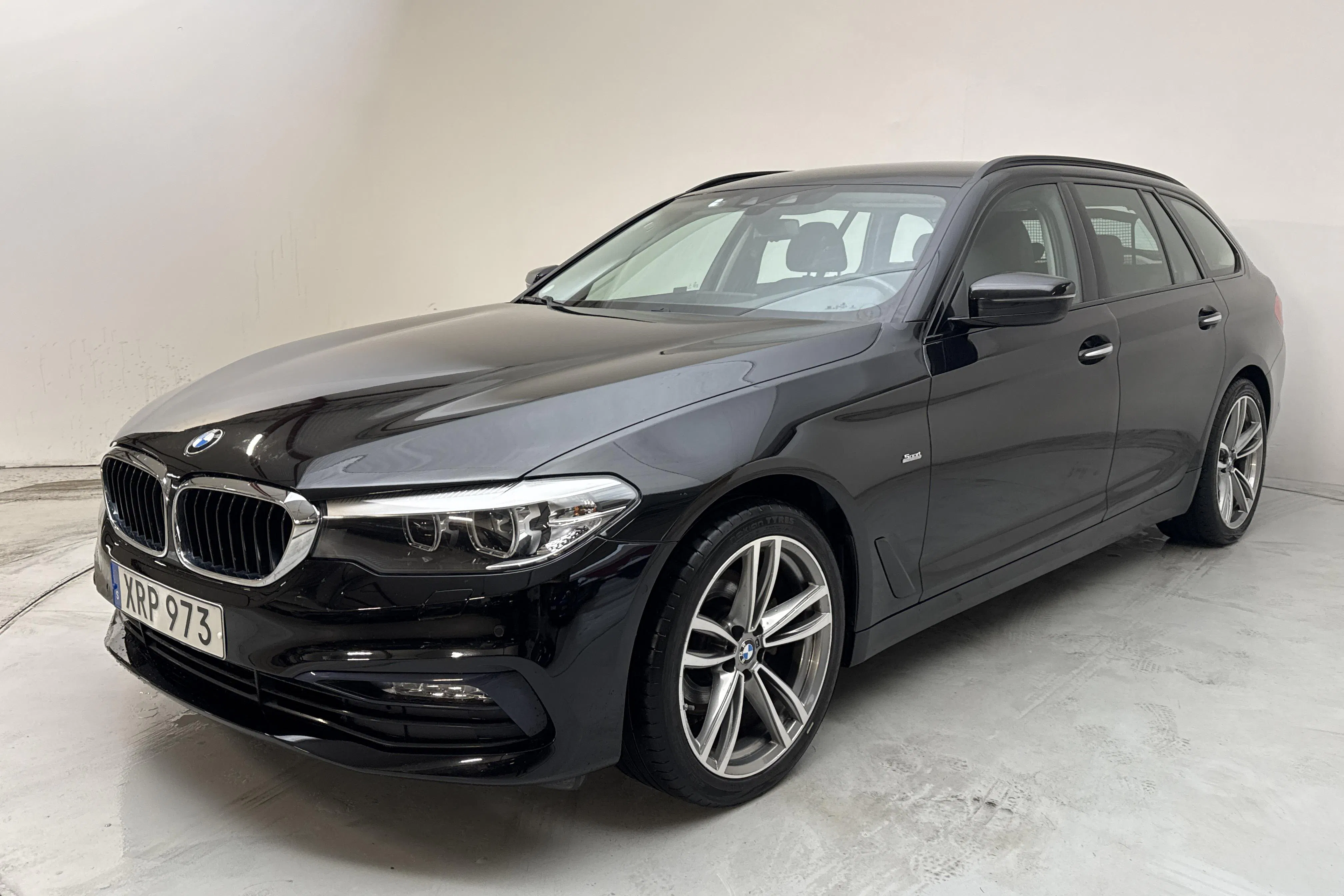 Presentationsfoto 1 av 14: BMW 520d Touring, G31 (190hk) - 9 150 mil - Automat - svart - 2018