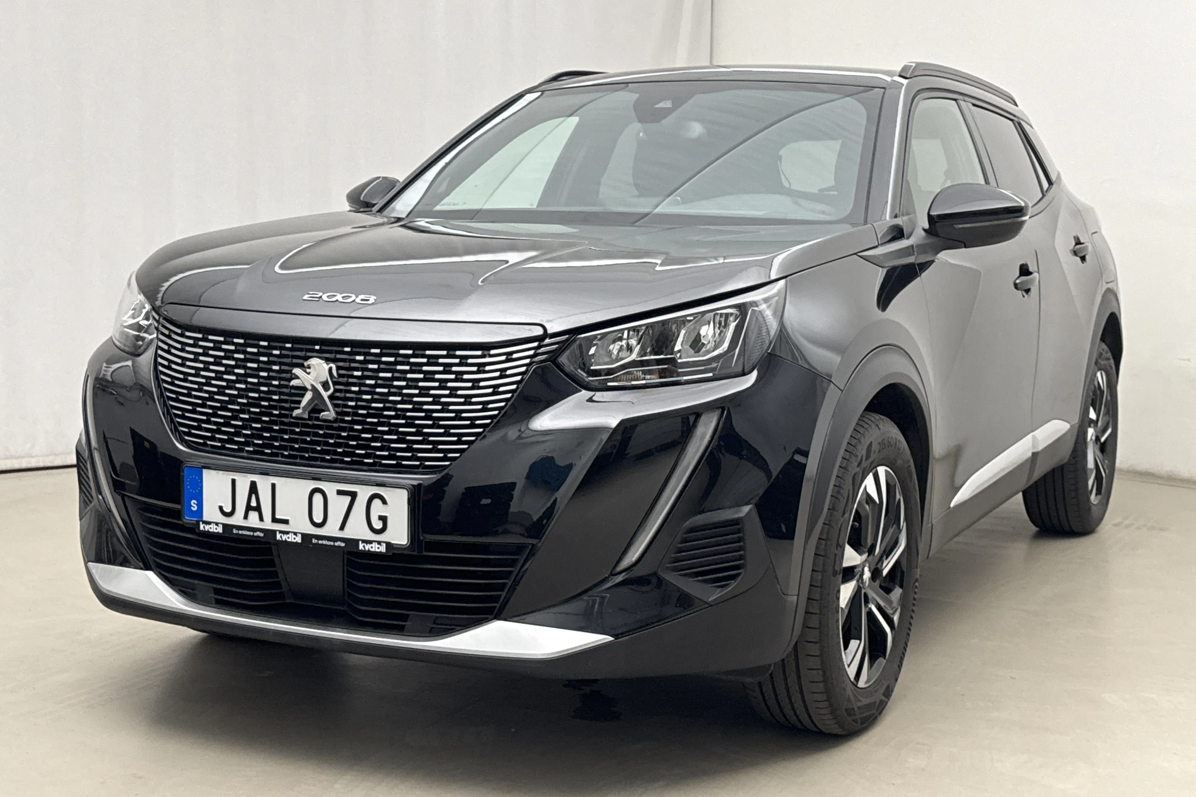 Presentation photo 1 of 18: Peugeot 2008 1.2 PureTech (130hk) - 41 320 km - Automatic - black - 2023