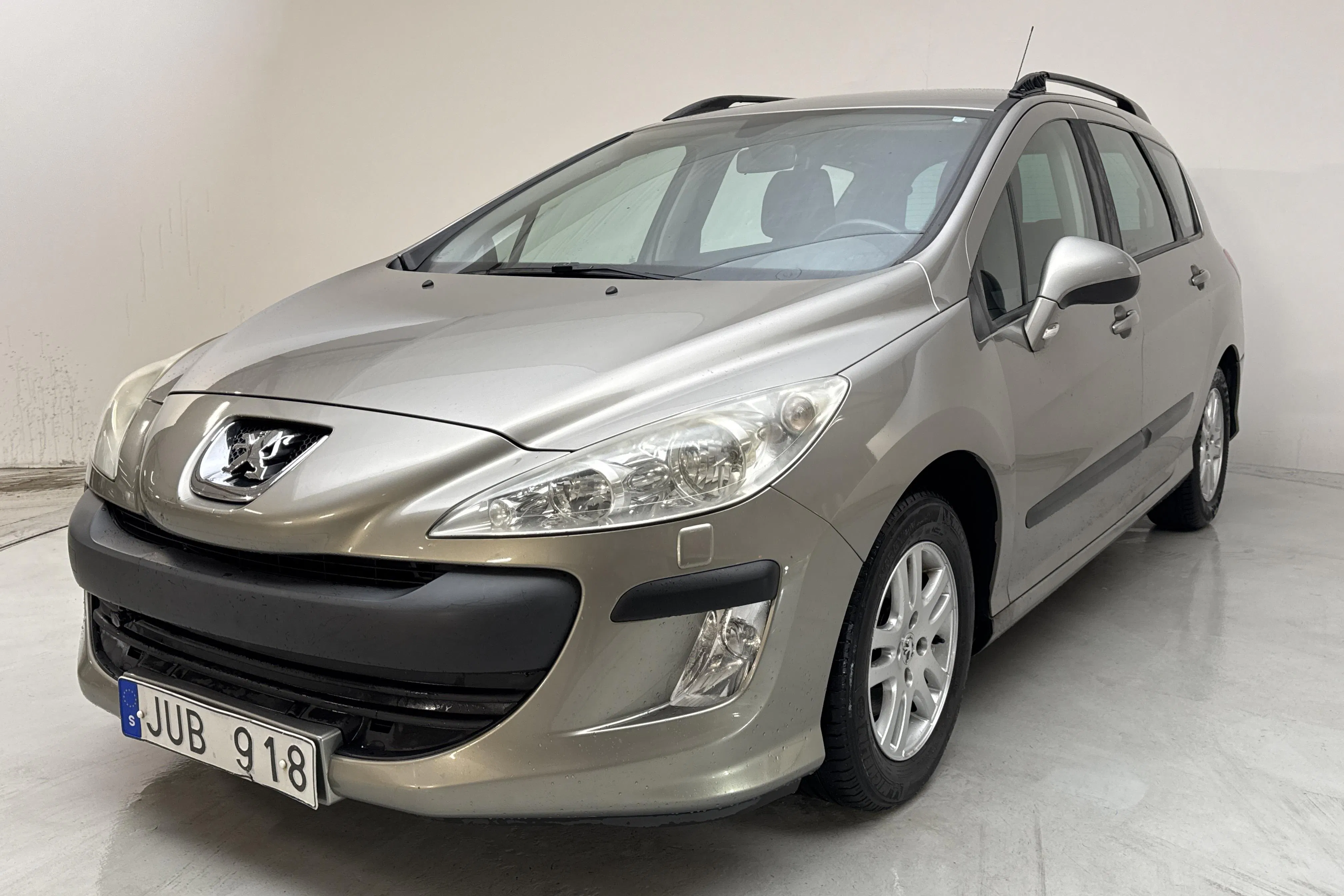 Presentationsfoto 1 av 13: Peugeot 308 SW 1.6 HDi FAP (110hk) - 19 392 mil - Automat - Ljusgrå - 2011