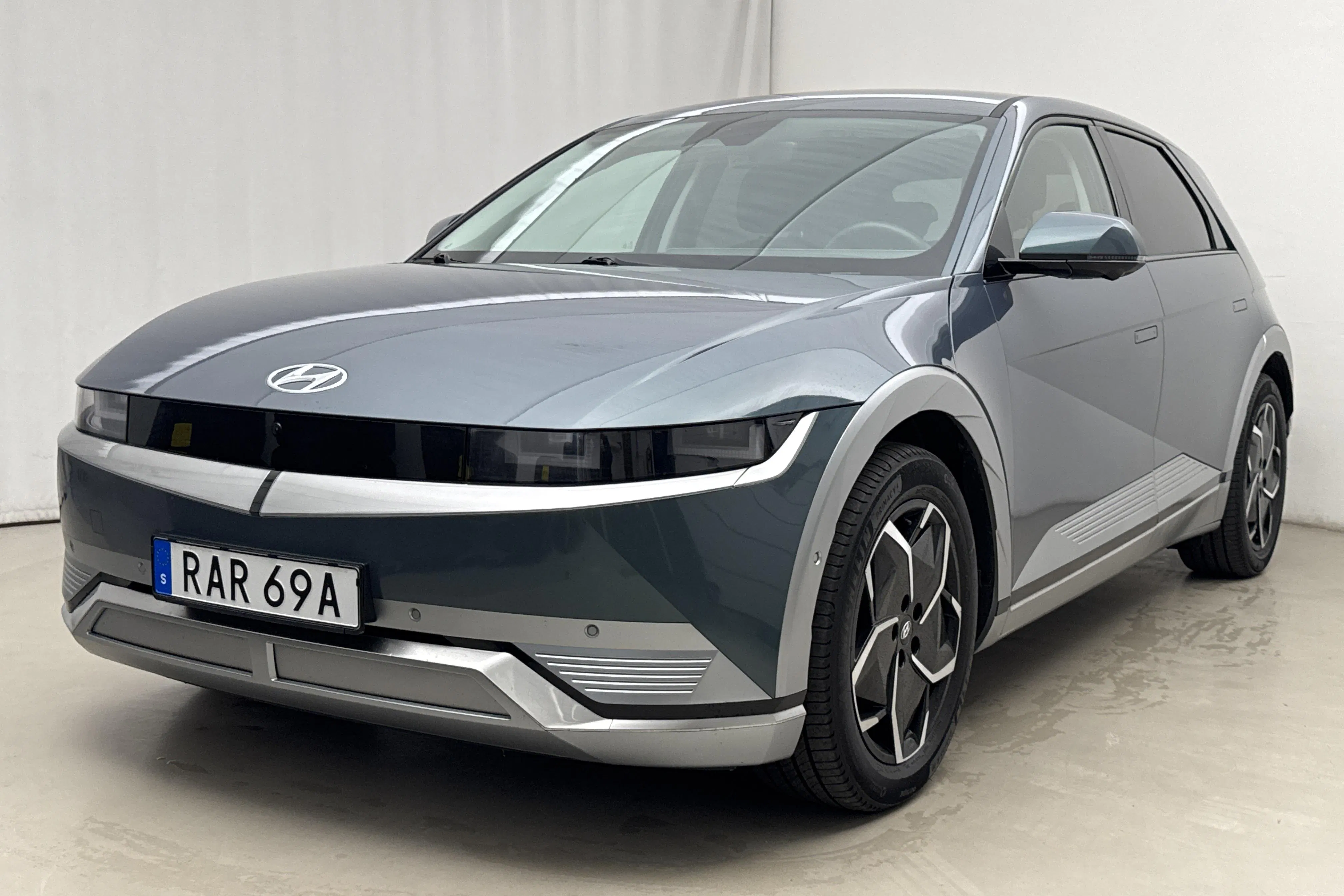 Presentationsfoto 1 av 22: Hyundai IONIQ 5 77kWh AWD (325hk) - 4 677 mil - Automat - grön - 2023