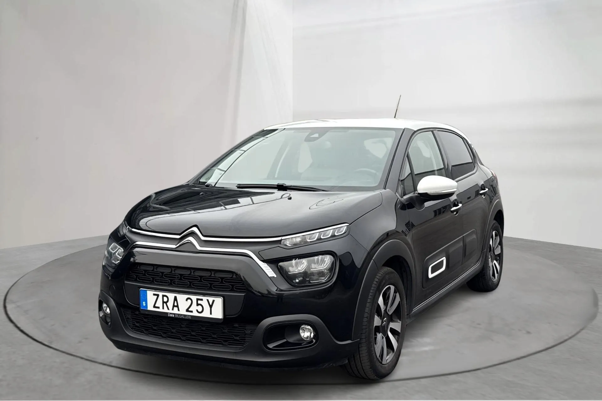 Presentation photo 1 of 12: Citroën C3 PureTech (110hk) - 46 020 km - Automatic - black - 2023