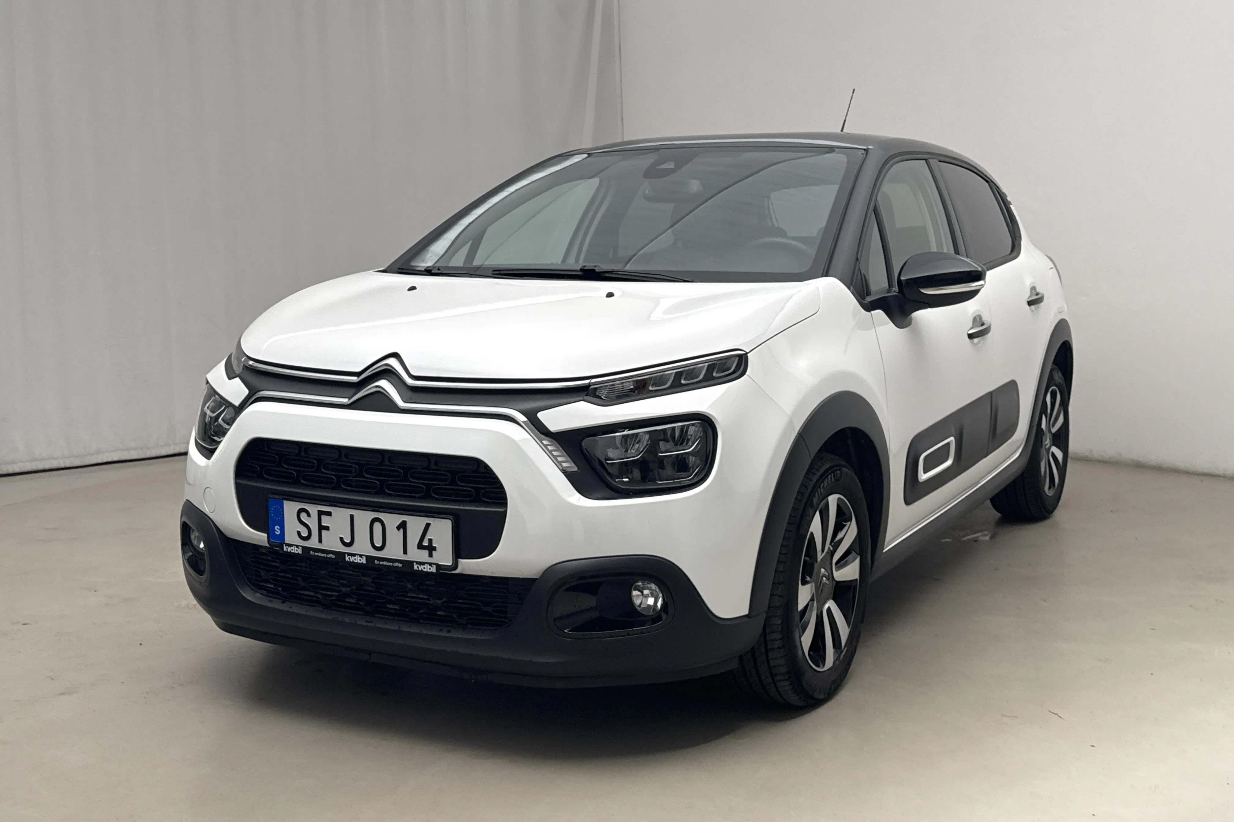 Presentation photo 1 of 15: Citroën C3 PureTech (110hk) - 22 700 km - Automatic - white - 2023