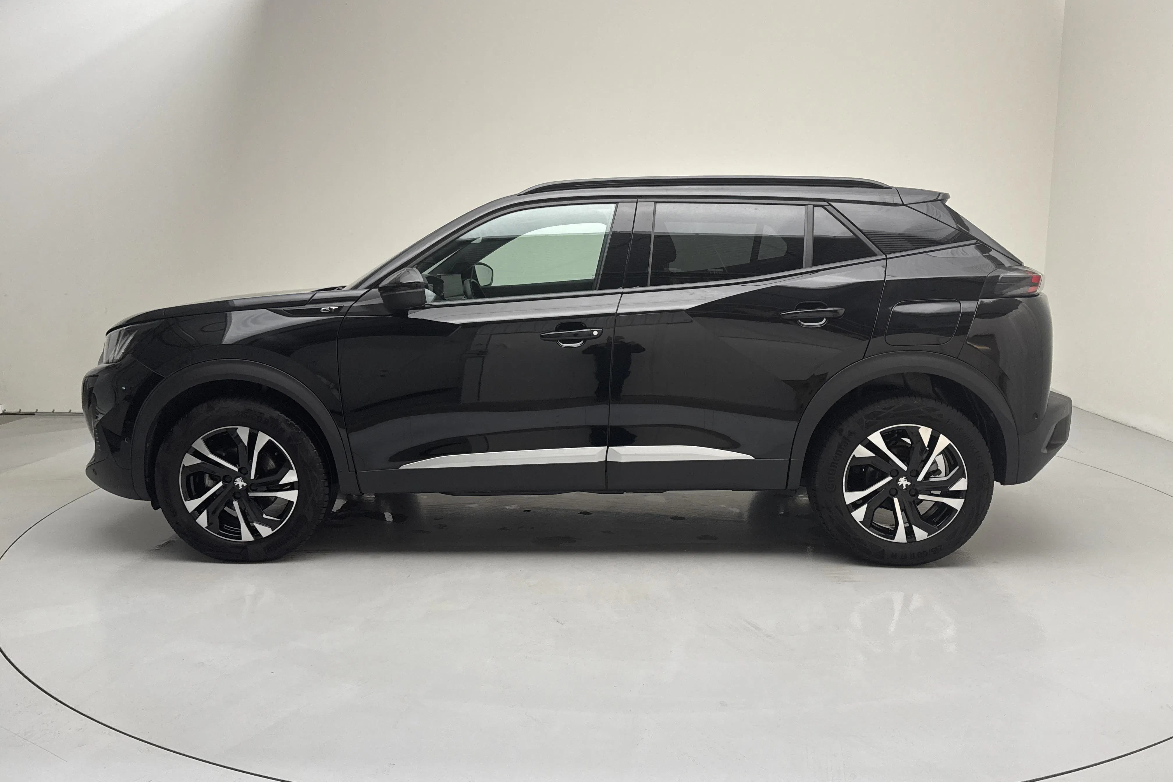 Presentation photo 2 of 13: Peugeot 2008 1.2 PureTech (130hk) - 31 230 km - Automatic - black - 2023