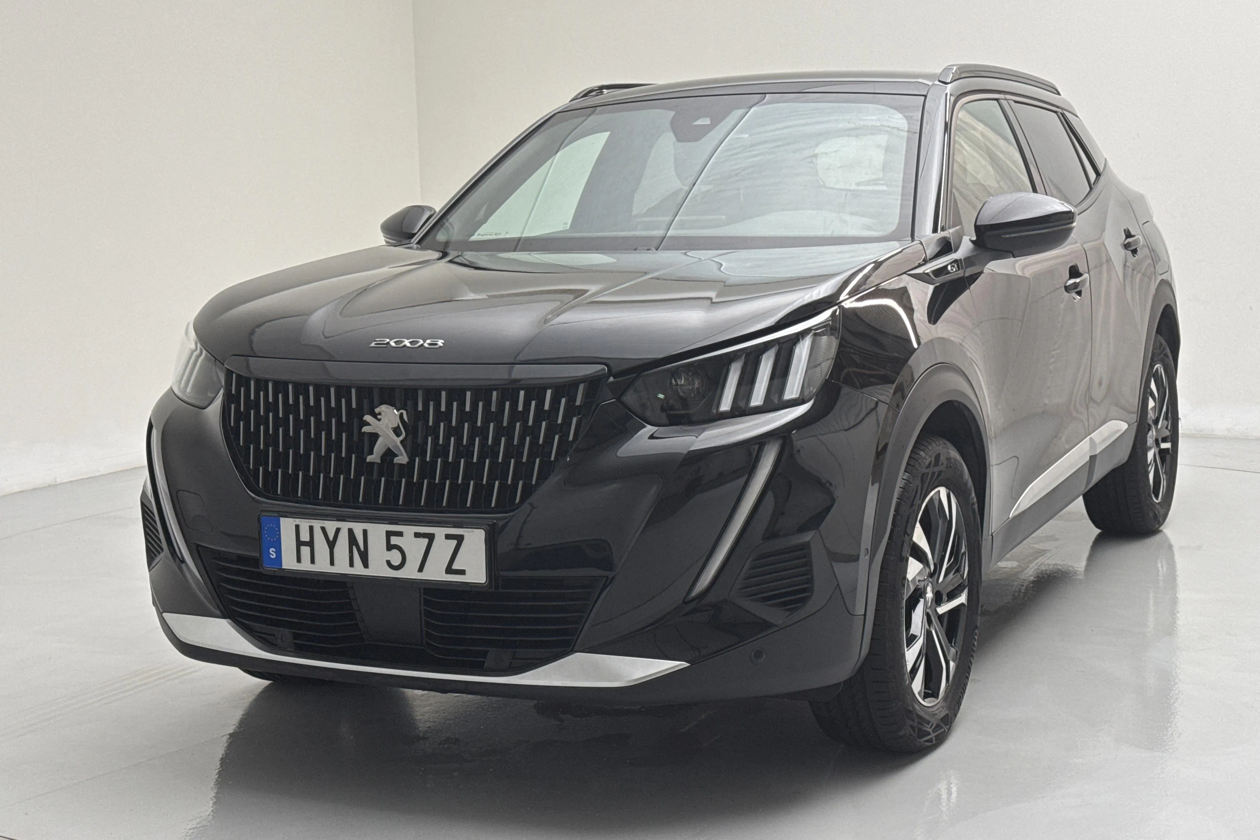 Presentation photo 1 of 13: Peugeot 2008 1.2 PureTech (130hk) - 31 230 km - Automatic - black - 2023