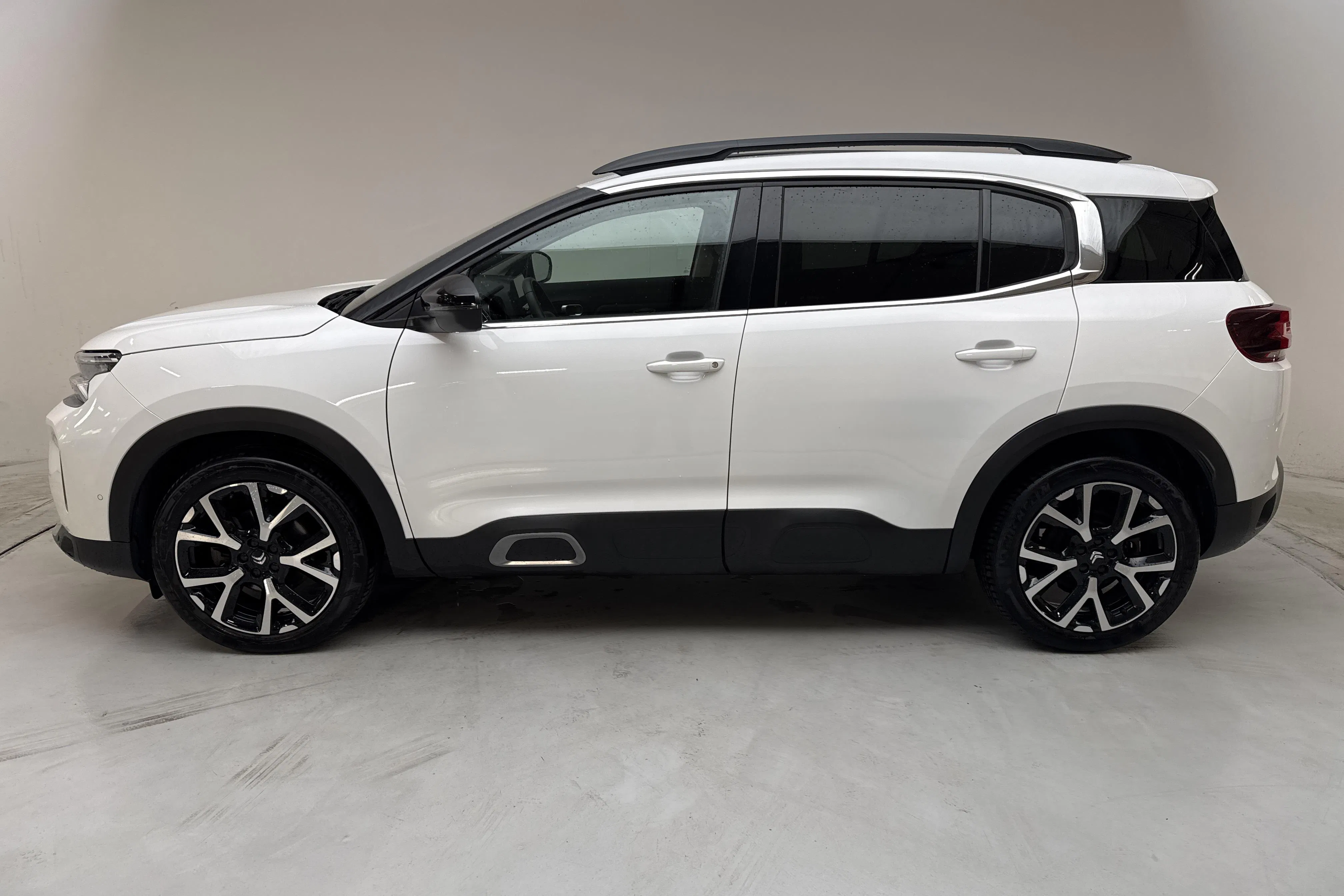 Presentationsfoto 2 av 13: Citroën C5 Aircross PureTech (130hk) - 5 266 mil - Automat - vit - 2023