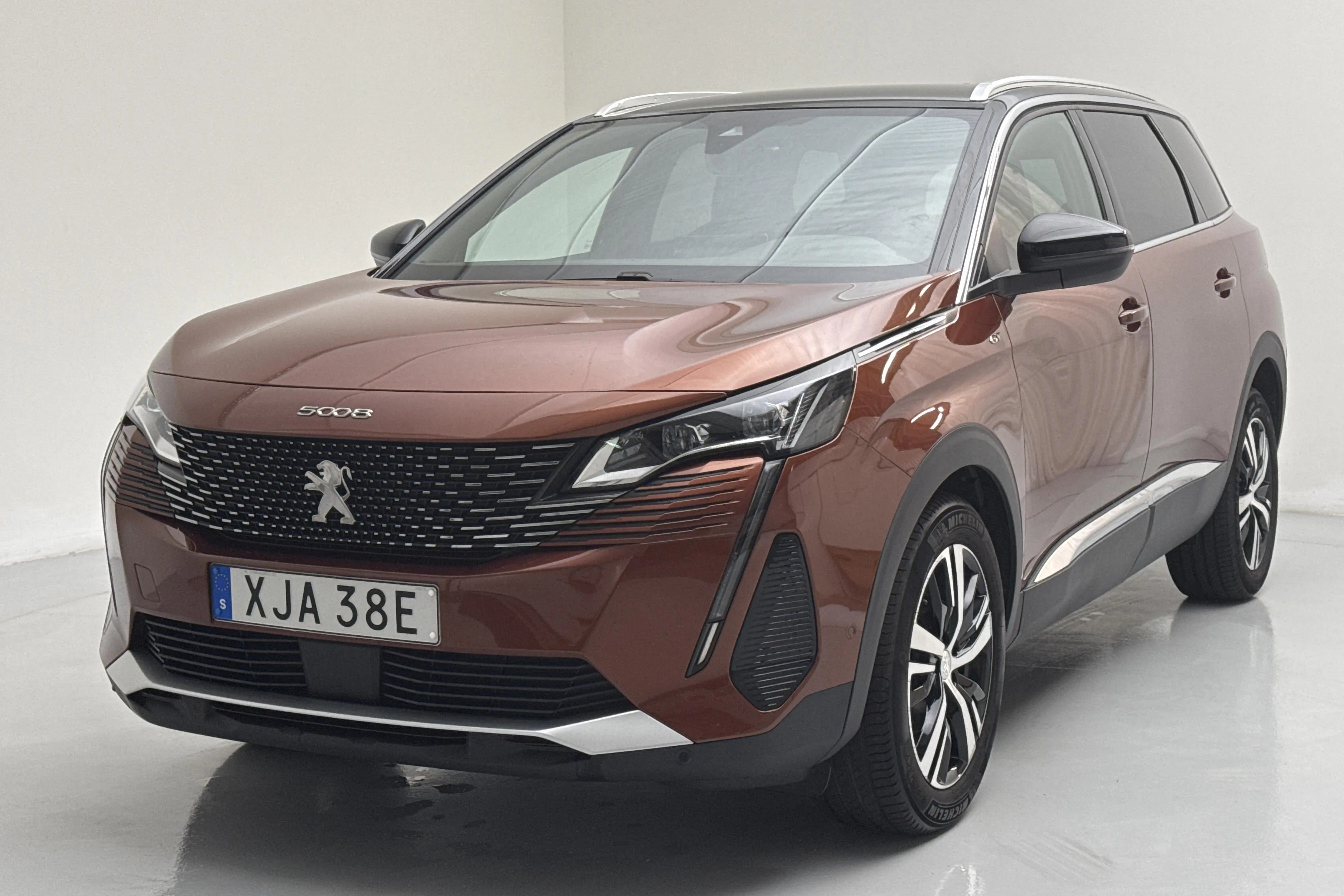 Presentation photo 1 of 14: Peugeot 5008 1.2 PureTech (130hk) - 45 770 km - Automatic - brown - 2023