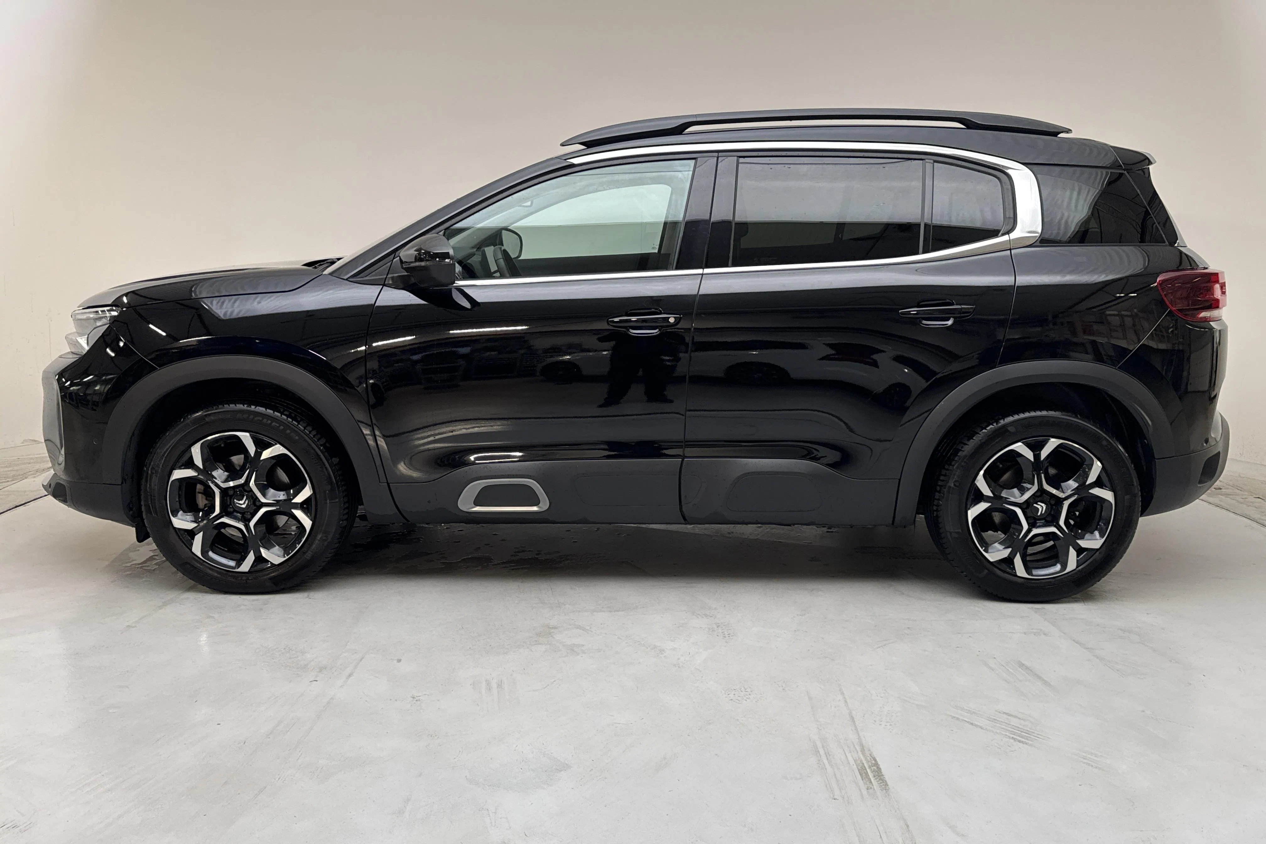 Presentation photo 2 of 13: Citroën C5 Aircross PureTech (130hk) - 59 190 km - Automatic - black - 2023
