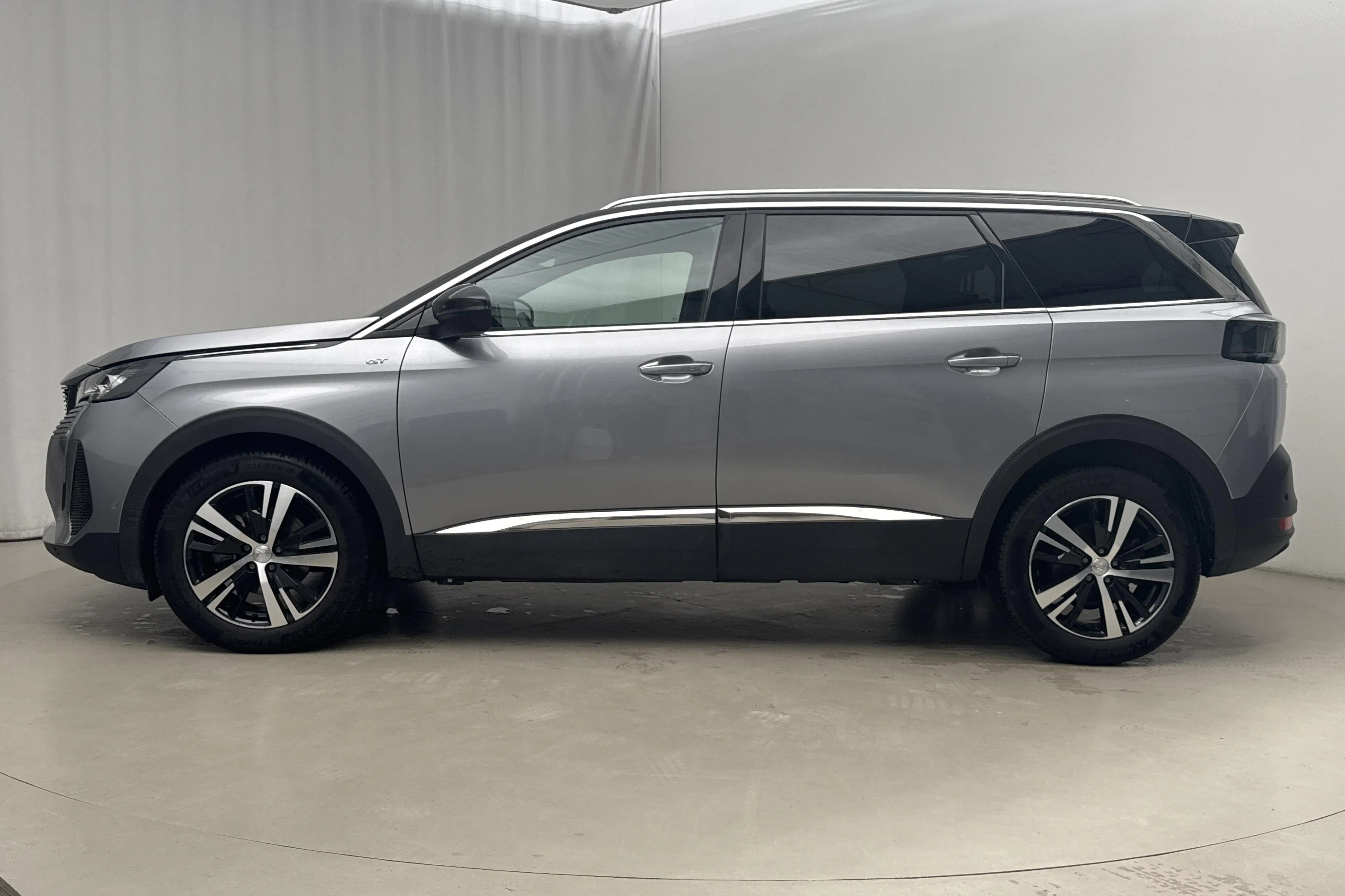 Presentation photo 2 of 17: Peugeot 5008 1.2 PureTech (130hk) - 54 880 km - Automatic - gray - 2023