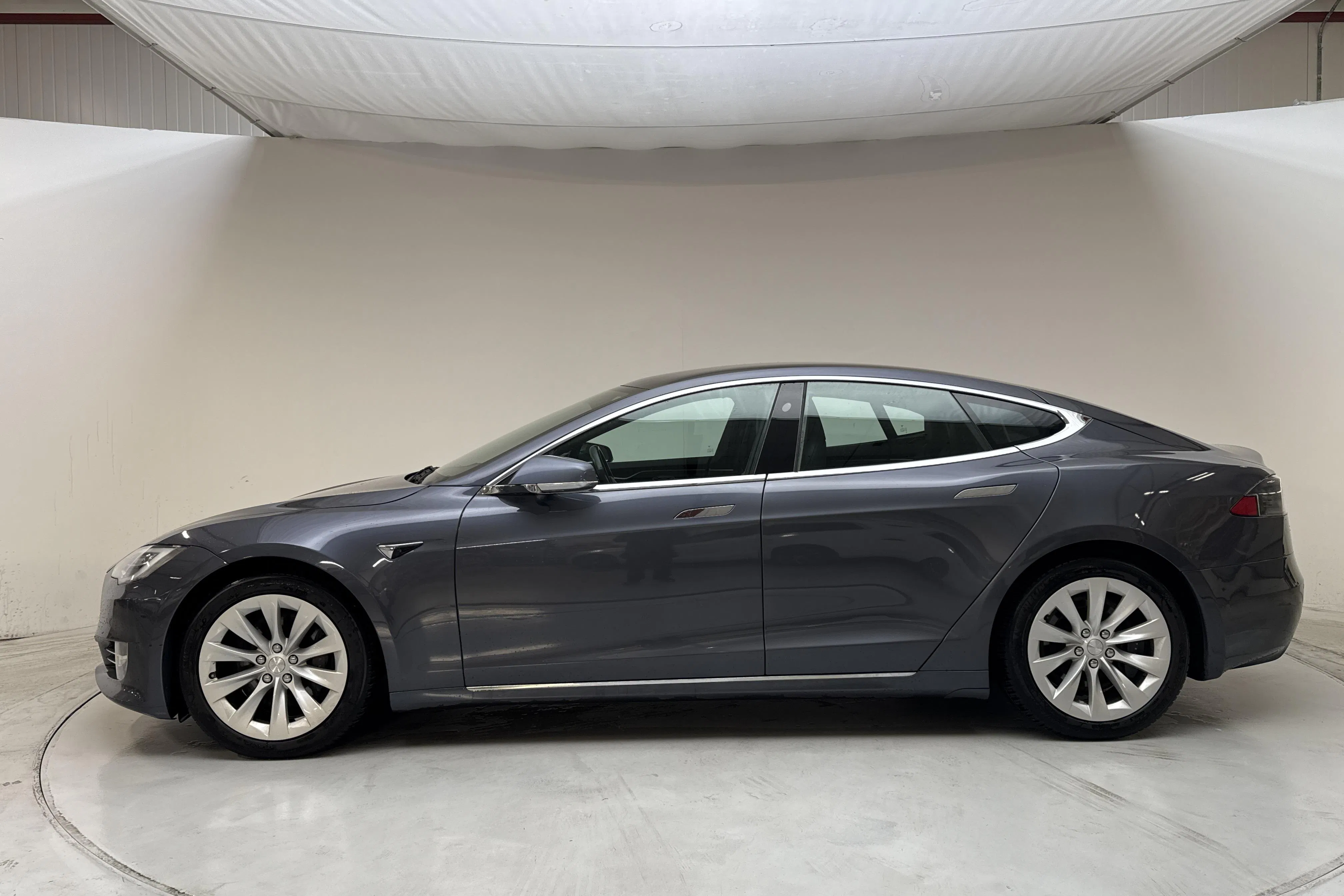 Presentationsfoto 2 av 18: Tesla Model S Dual Motor Long Range AWD - 14 884 mil - Automat - grå - 2020