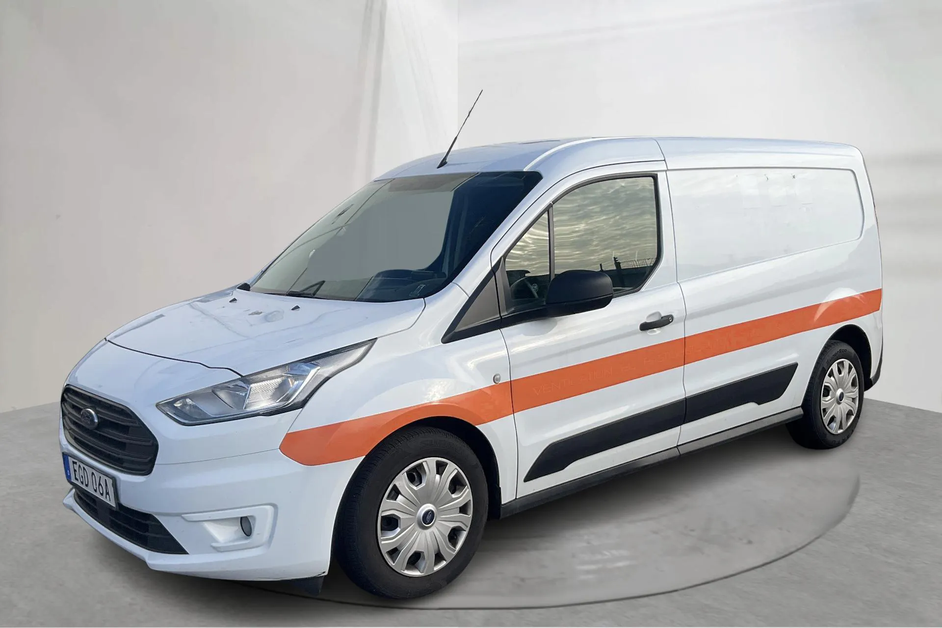 Presentationsfoto 1 av 16: Ford Transit Connect 1.5 EcoBlue (100hk) - 15 080 mil - Manuell - vit - 2019