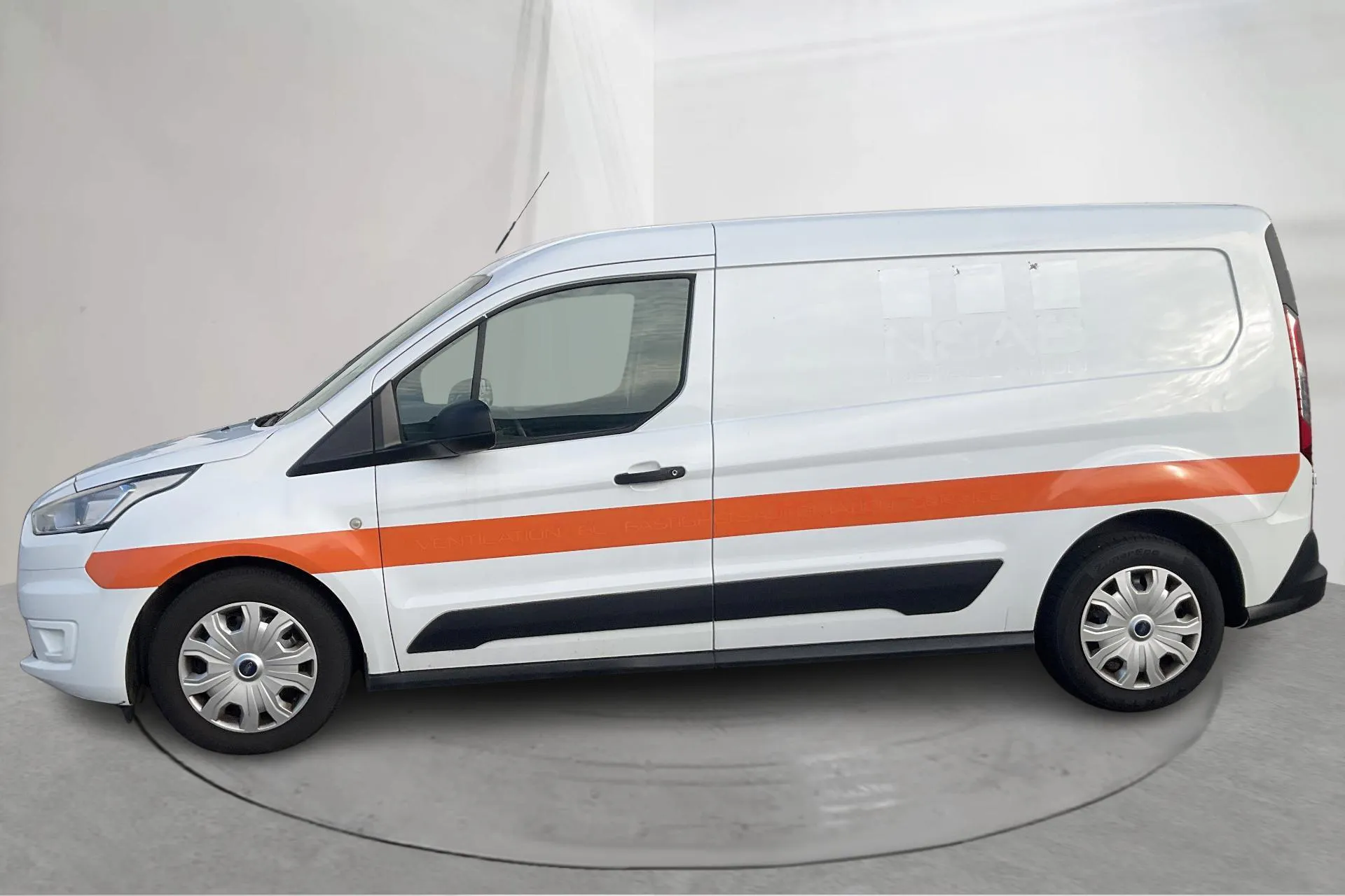 Presentationsfoto 2 av 16: Ford Transit Connect 1.5 EcoBlue (100hk) - 15 080 mil - Manuell - vit - 2019