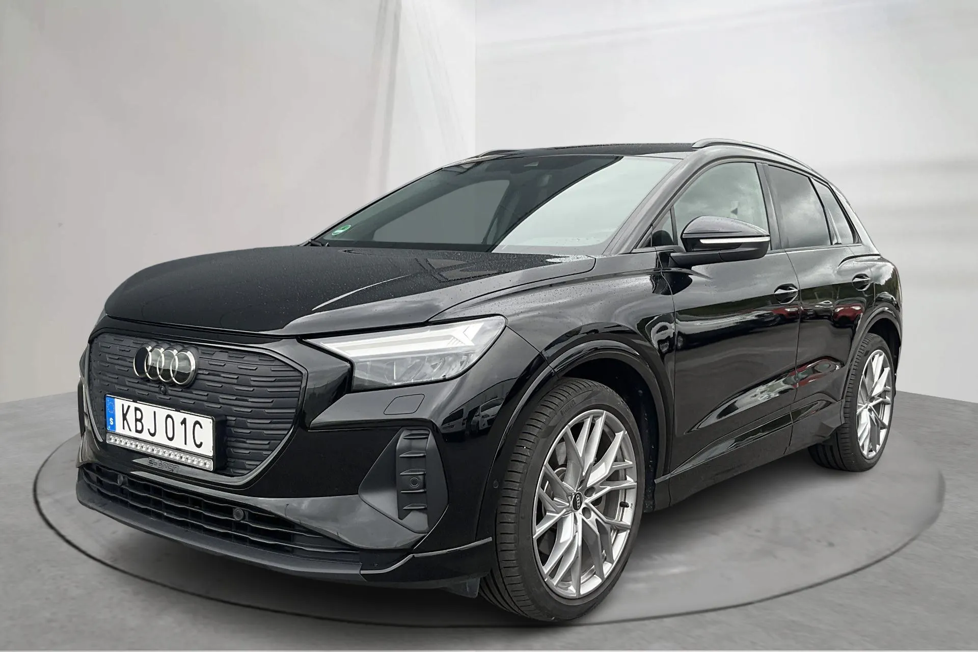 Presentation photo 1 of 18: Audi Q4 40 e-tron 77kWh (204hk) - 56 390 km - Automatic - black - 2023