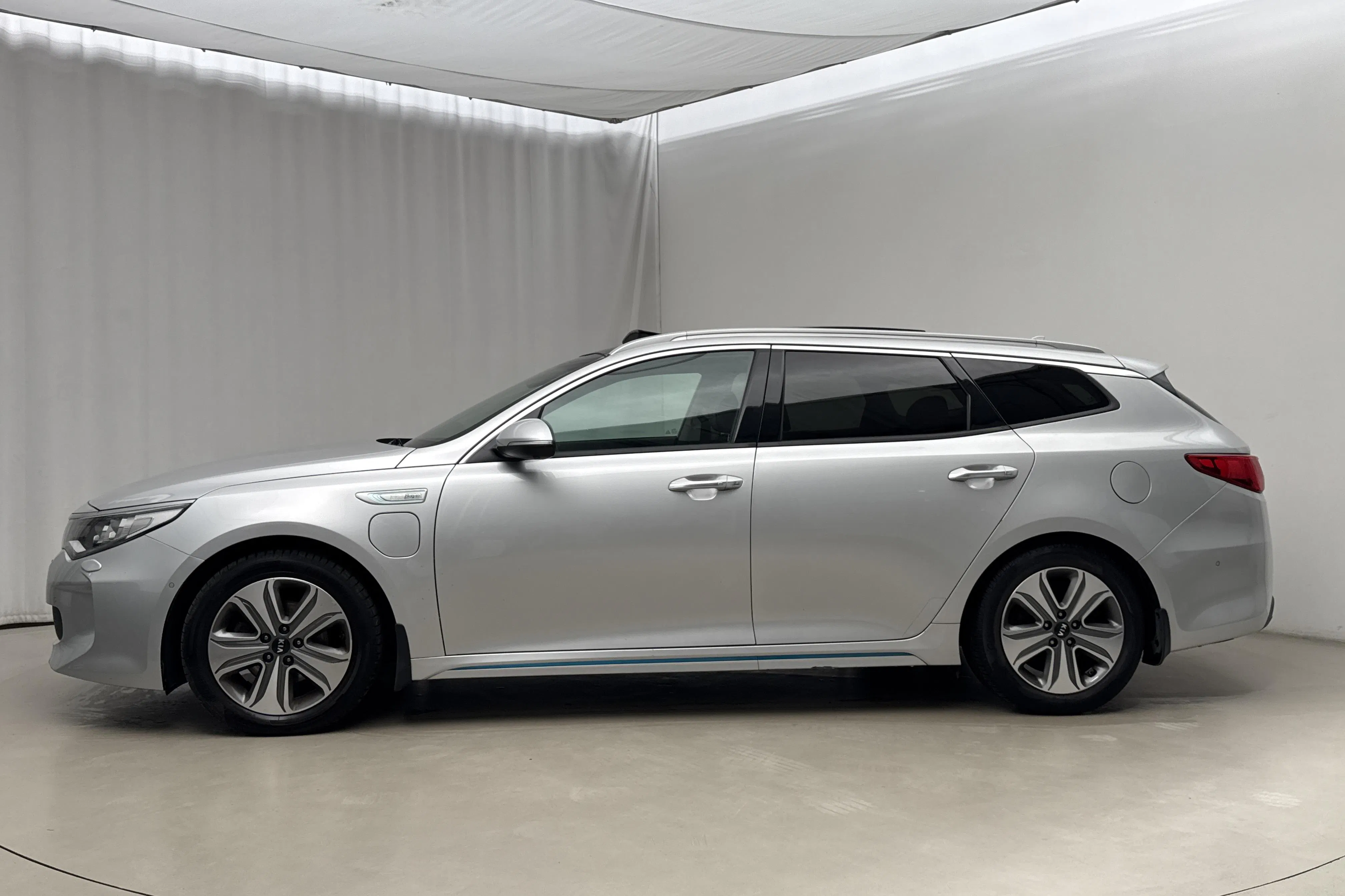 Presentation photo 2 of 25: KIA Optima 2.0 GDi Plug-in Hybrid SW (205hk) - 129 560 km - Automatic - gray - 2018