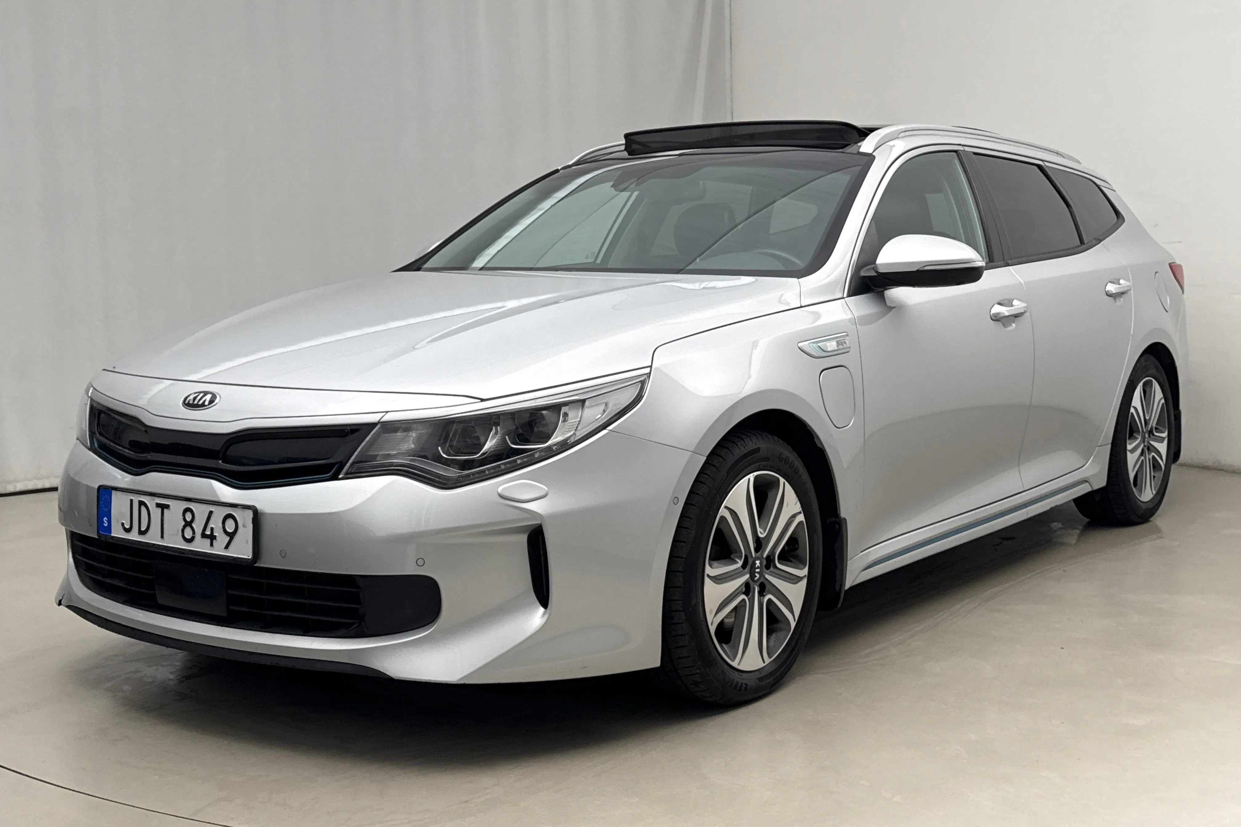 Presentation photo 1 of 25: KIA Optima 2.0 GDi Plug-in Hybrid SW (205hk) - 129 560 km - Automatic - gray - 2018