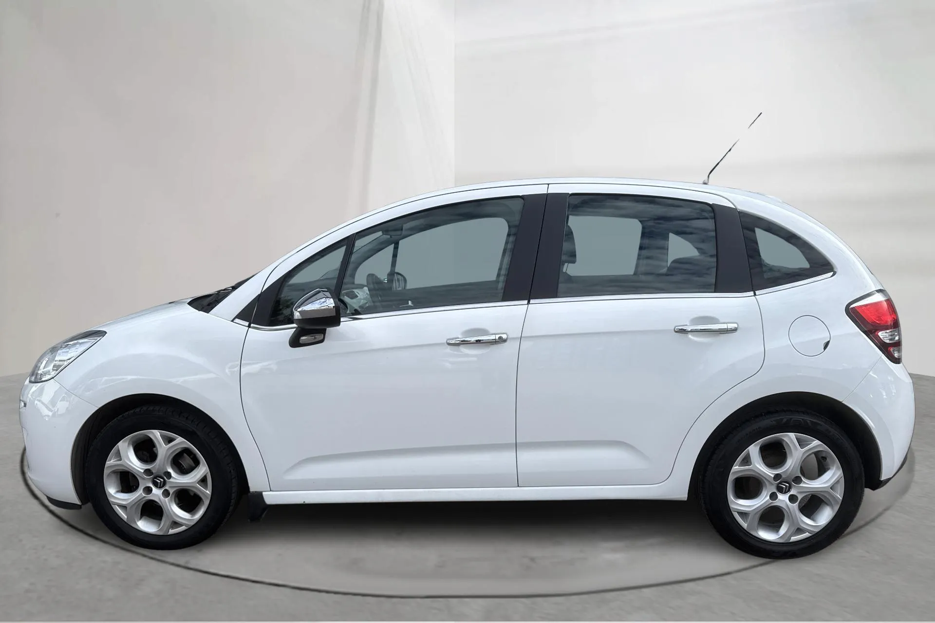 Presentationsfoto 2 av 14: Citroën C3 1.4 HDi (70hk) - 14 243 mil - Manuell - vit - 2013
