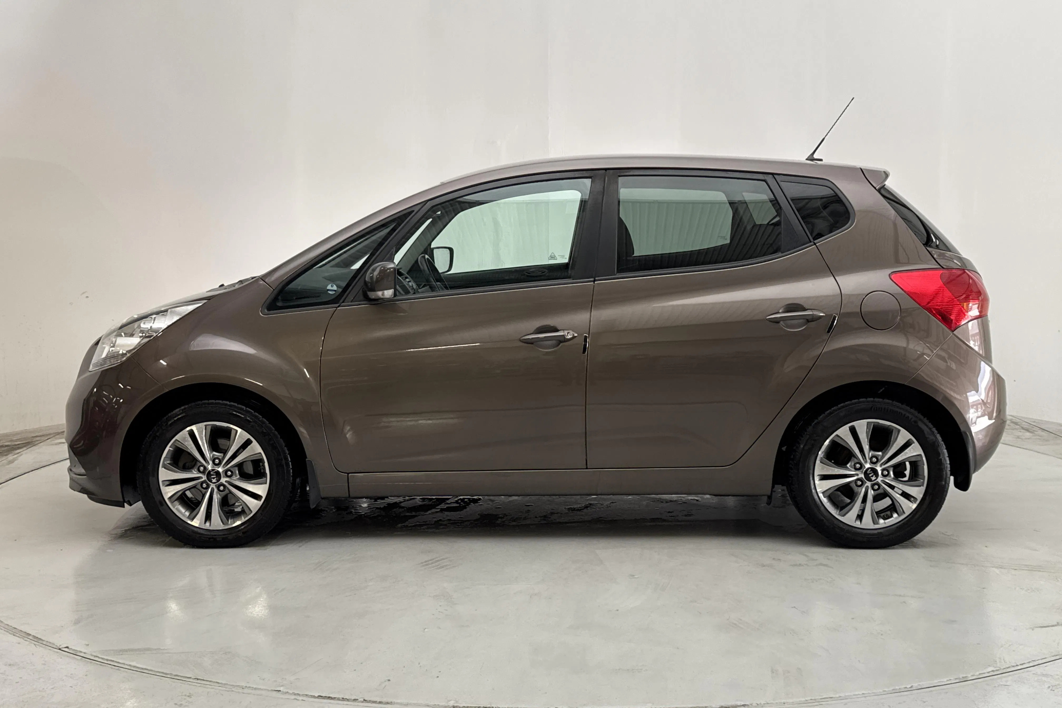 Presentation photo 2 of 13: KIA Venga 1.6 (126hk) - 129 600 km - Automatic - brown - 2017
