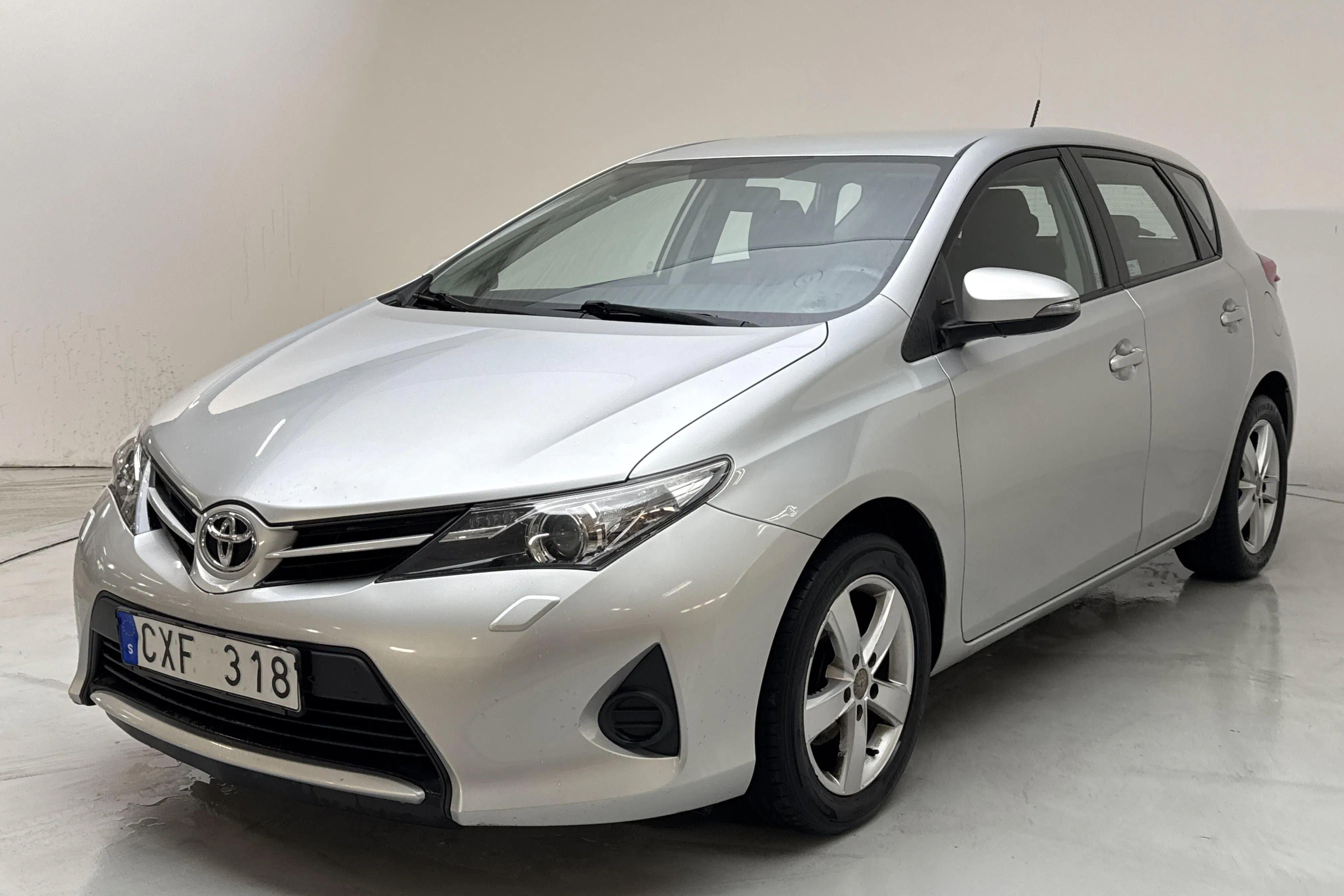 Presentationsfoto 1 av 11: Toyota Auris 1.6 Valvematic 5dr (132hk) - 10 462 mil - Manuell - silver - 2013