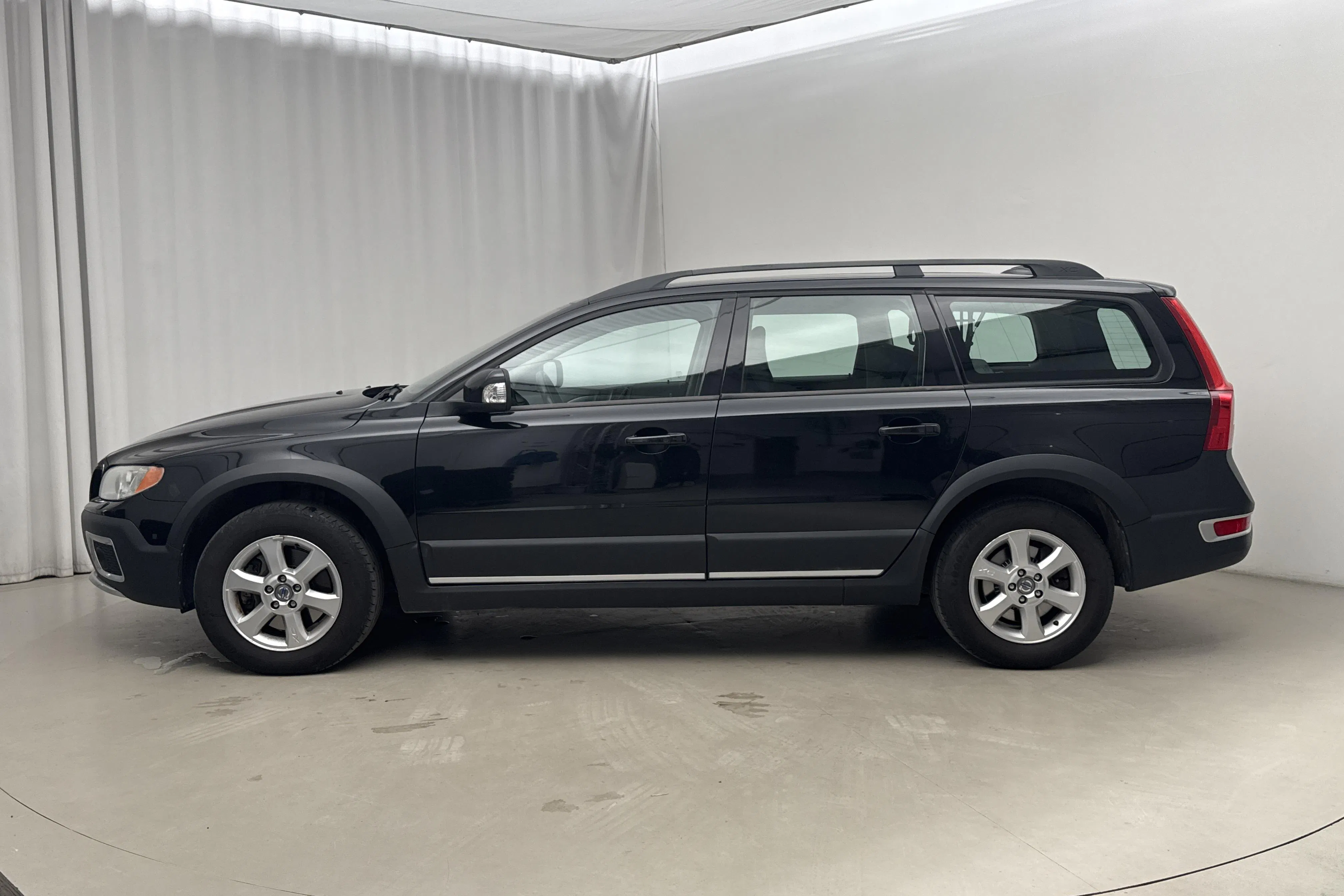 Presentationsfoto 2 av 15: Volvo XC70 II D5 AWD (185hk) - 24 176 mil - Automat - svart - 2009