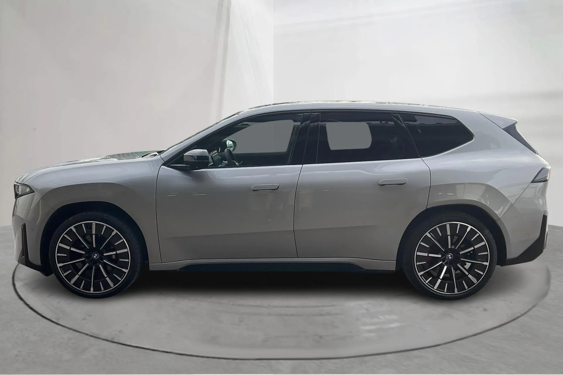 Presentationsfoto 2 av 22: BMW iX3 50 xDrive, NA5 (475hk) - 1 648 mil - Automat - grå - 2026