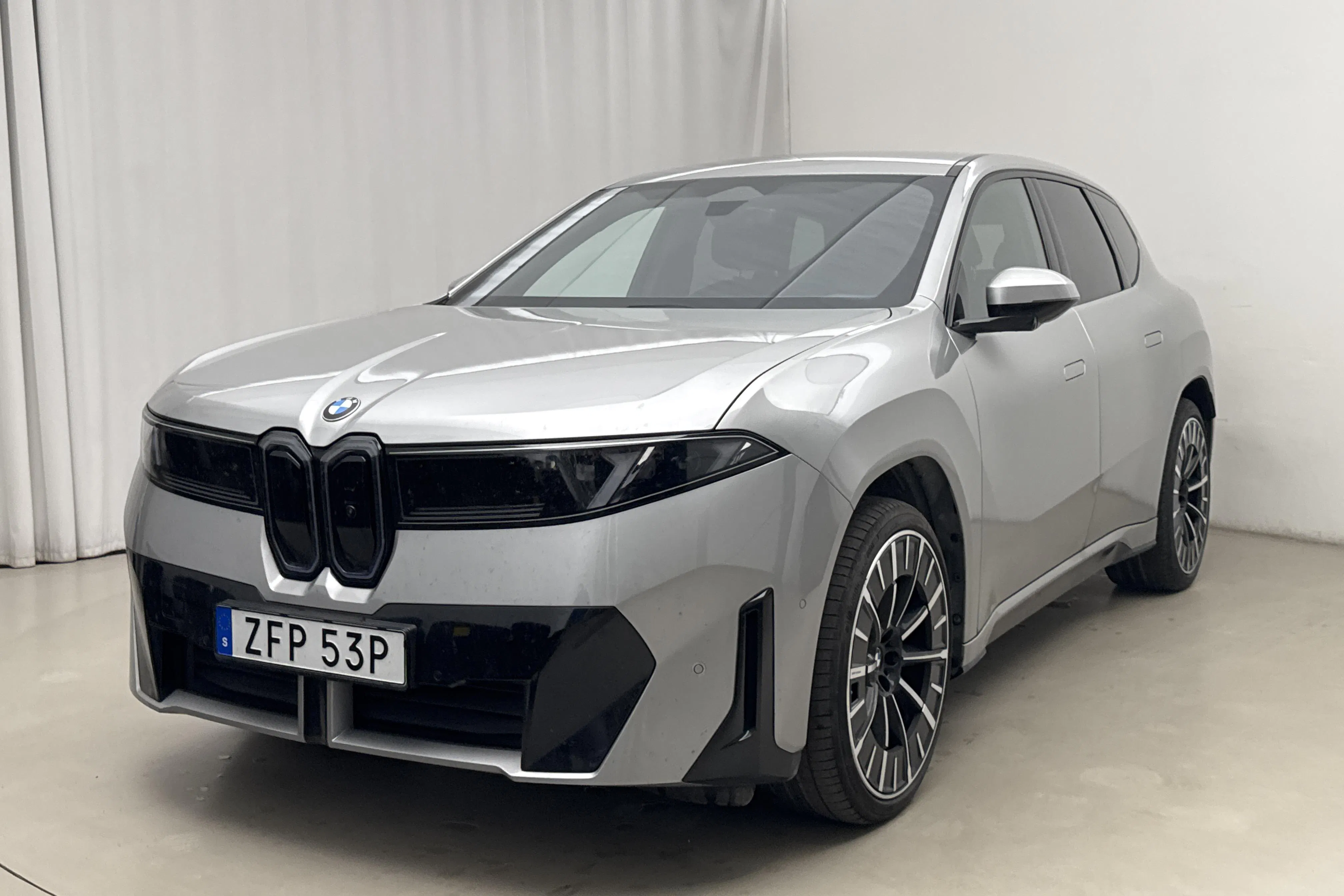 Presentation photo 1 of 16: BMW iX3 50 xDrive, NA5 (475hk) - 20 500 km - Automatic - gray - 2026