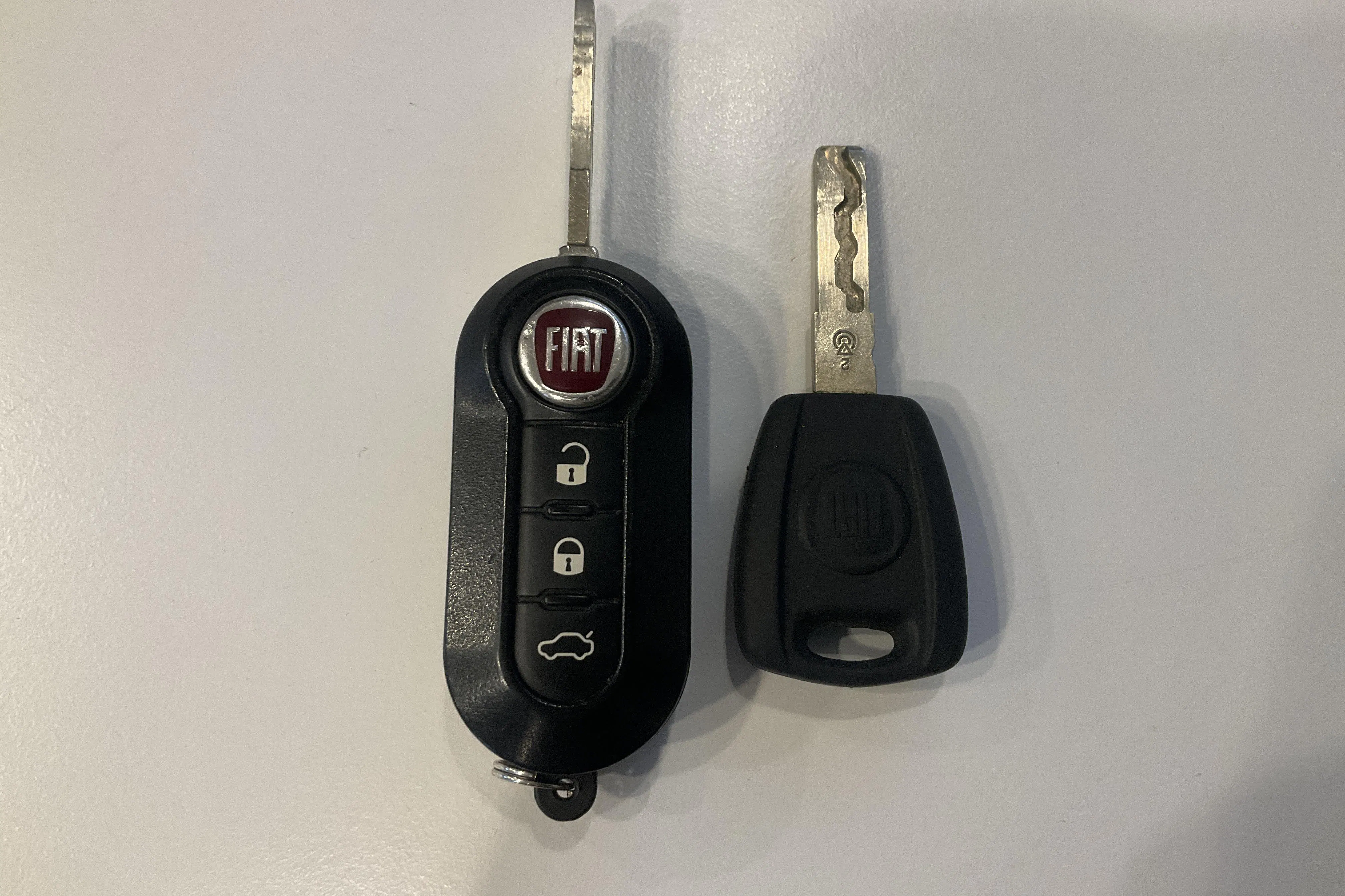 Presentationsfoto 21 av 21: Fiat 500C 1.2 (69hk) - 3 813 mil - Automat - svart - 2020