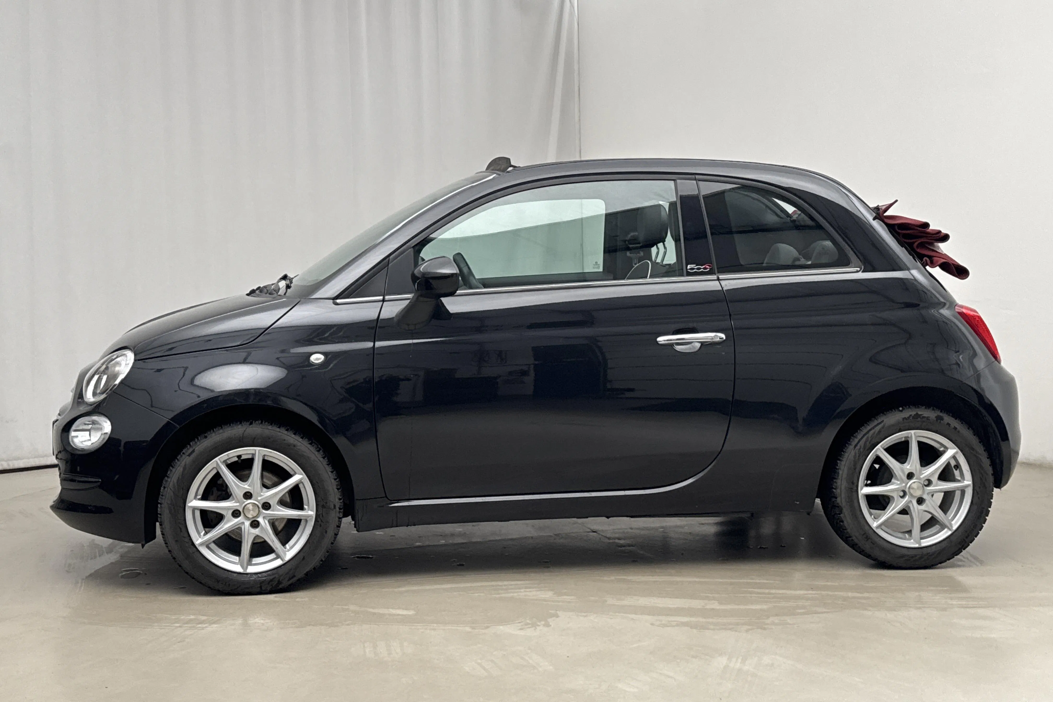 Presentationsfoto 2 av 21: Fiat 500C 1.2 (69hk) - 3 813 mil - Automat - svart - 2020