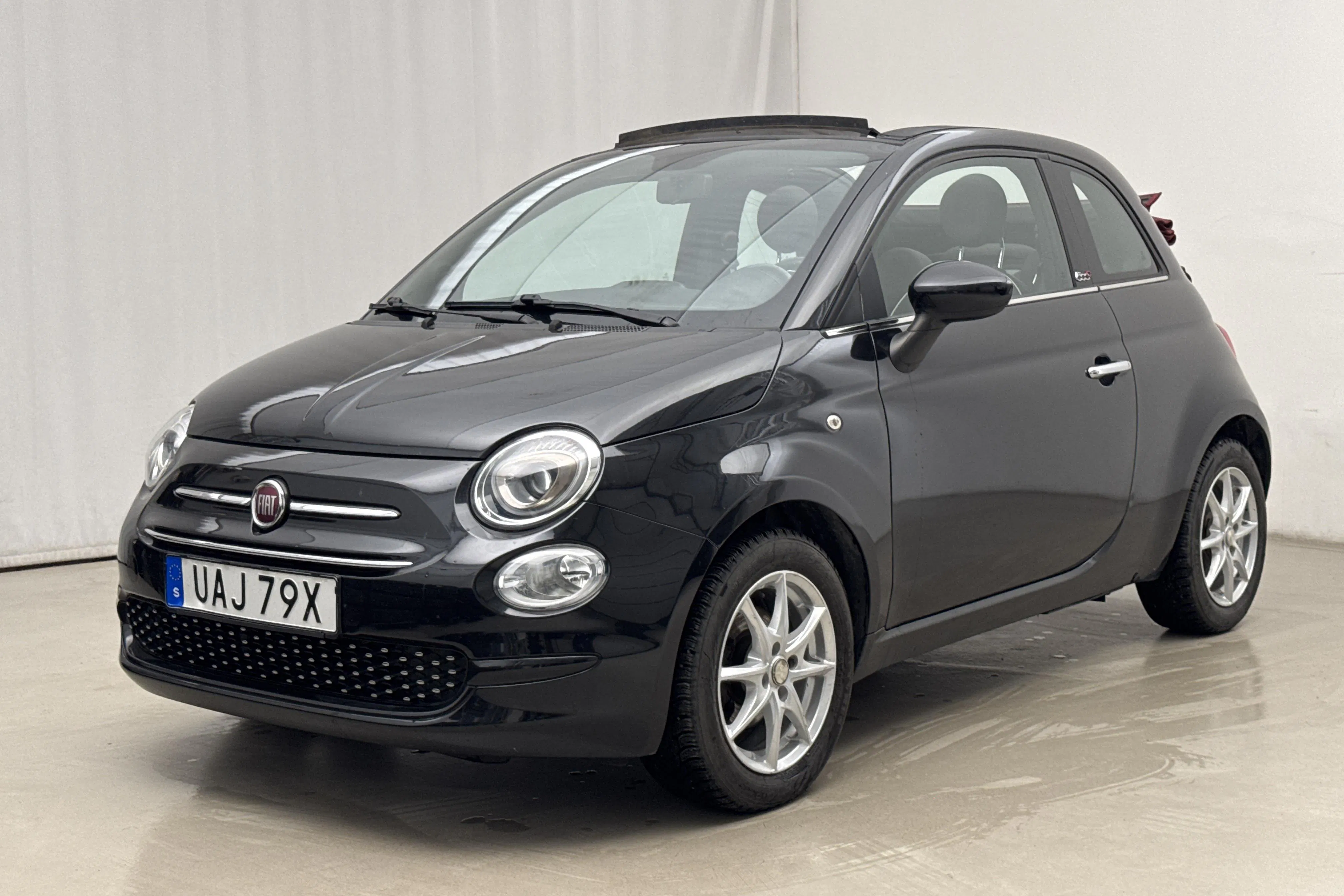 Presentationsfoto 1 av 21: Fiat 500C 1.2 (69hk) - 3 813 mil - Automat - svart - 2020