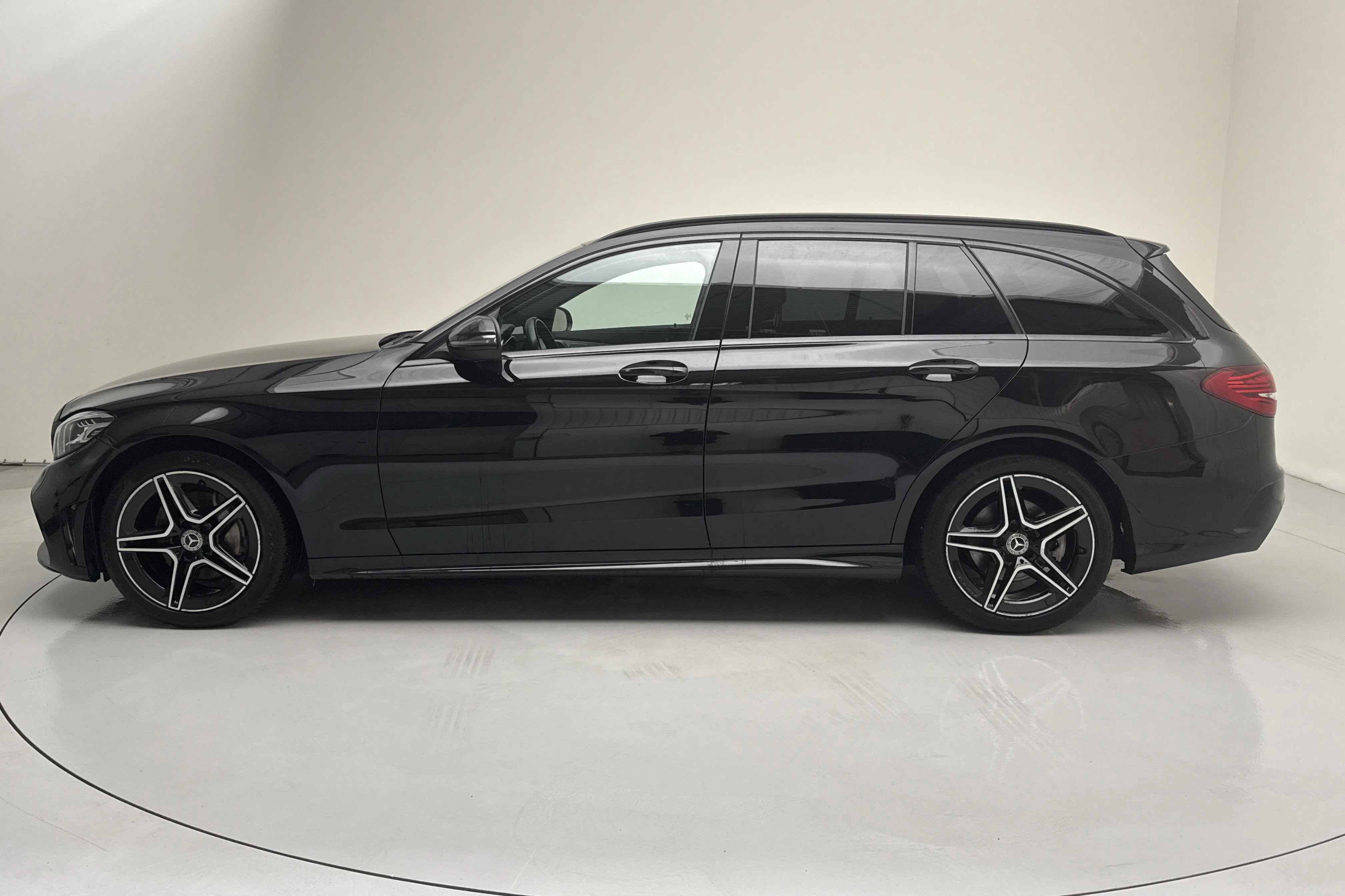 Presentation photo 2 of 15: Mercedes C 200 d Kombi S205 (160hk) - 137 280 km - Automatic - black - 2019