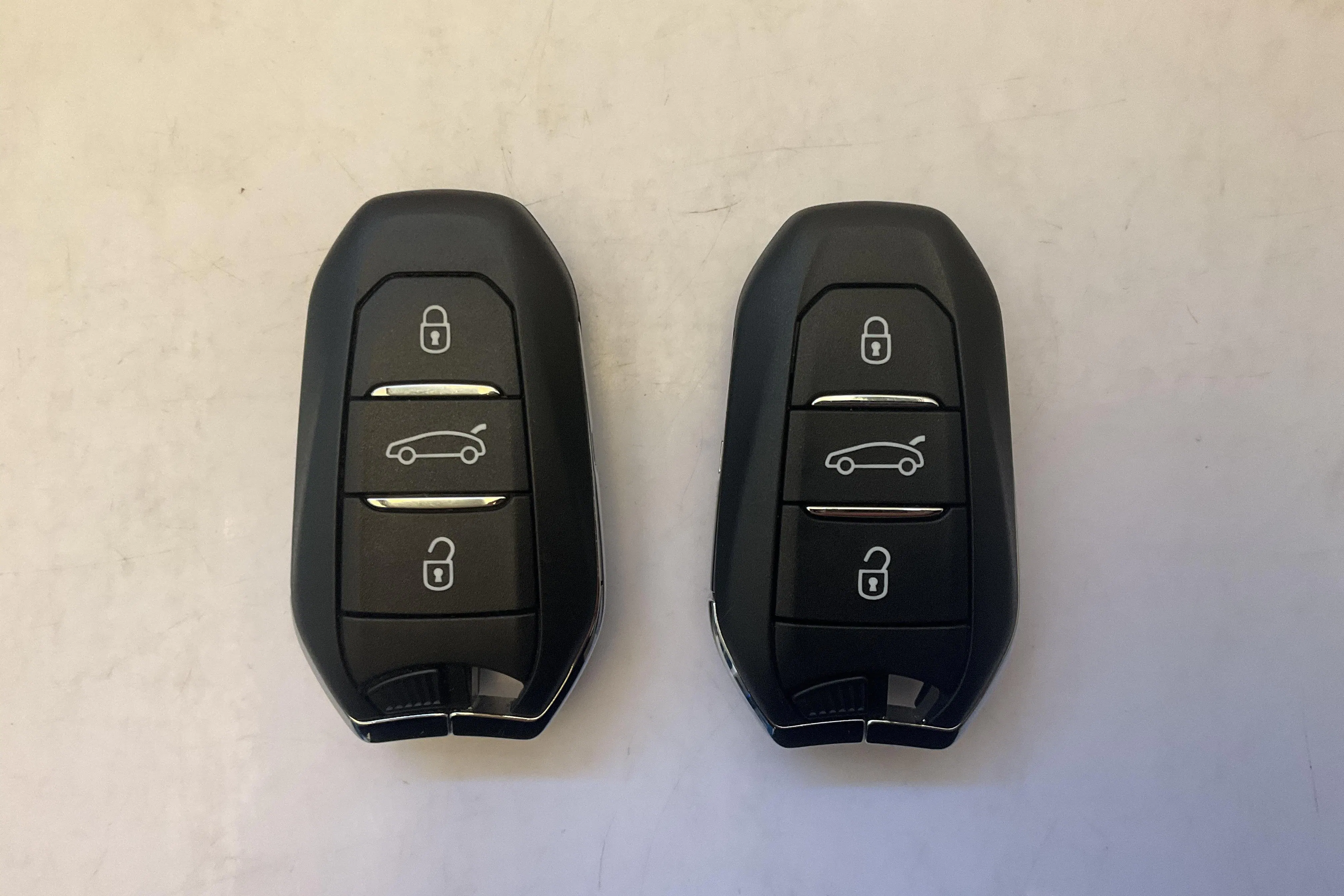 Presentationsfoto 15 av 15: Peugeot 3008 1.2 Hybrid (145hk) - 3 006 mil - Automat - svart - 2025