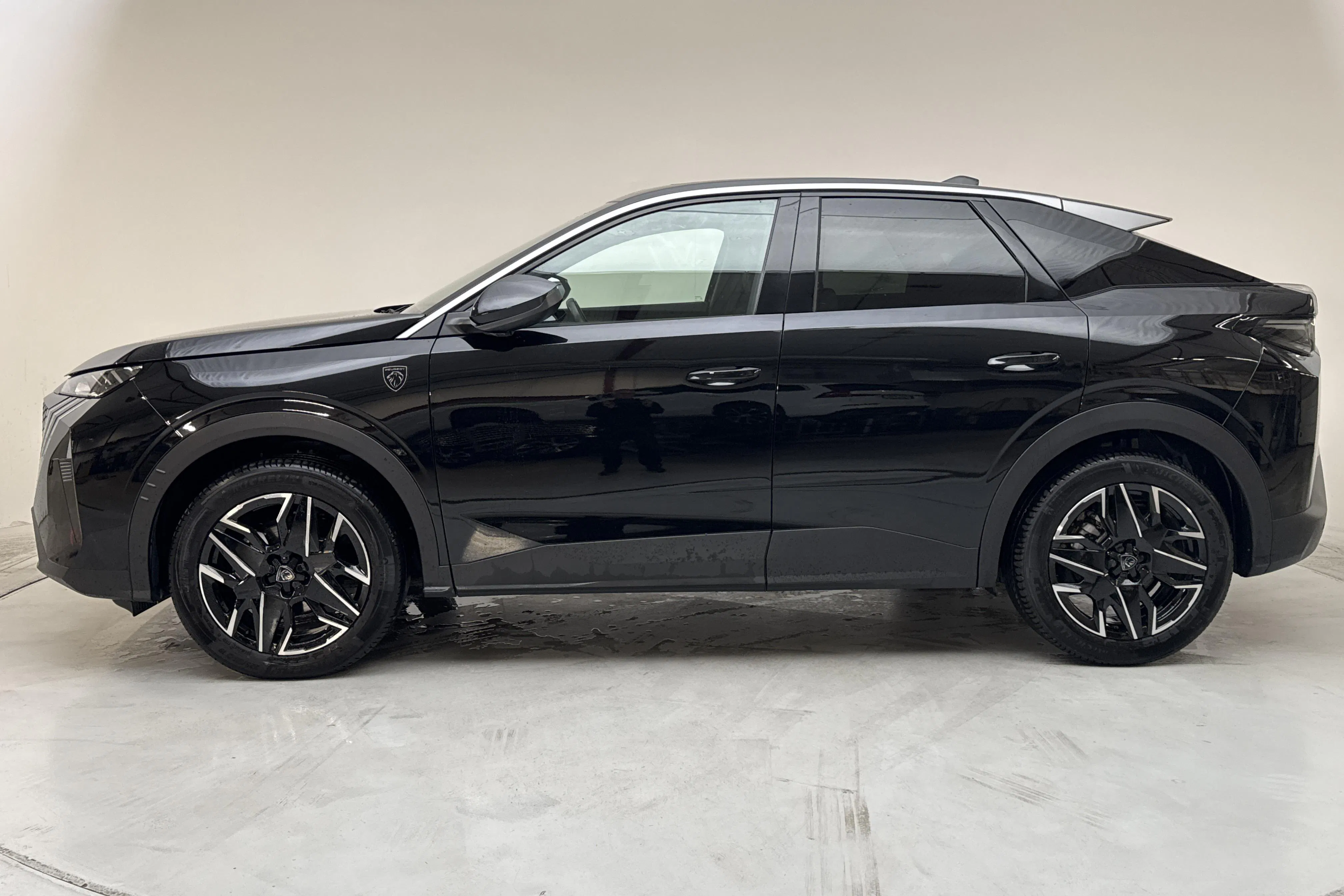 Presentationsfoto 2 av 15: Peugeot 3008 1.2 Hybrid (145hk) - 3 006 mil - Automat - svart - 2025