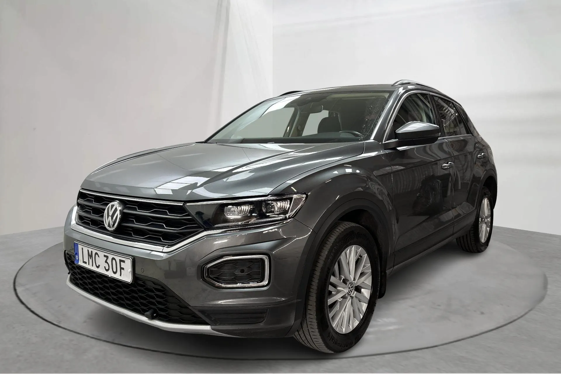 Presentationsfoto 1 av 17: VW T-Roc 2.0 TDI 4MOTION (150hk) - 16 034 mil - Automat - Mörkgrå - 2020