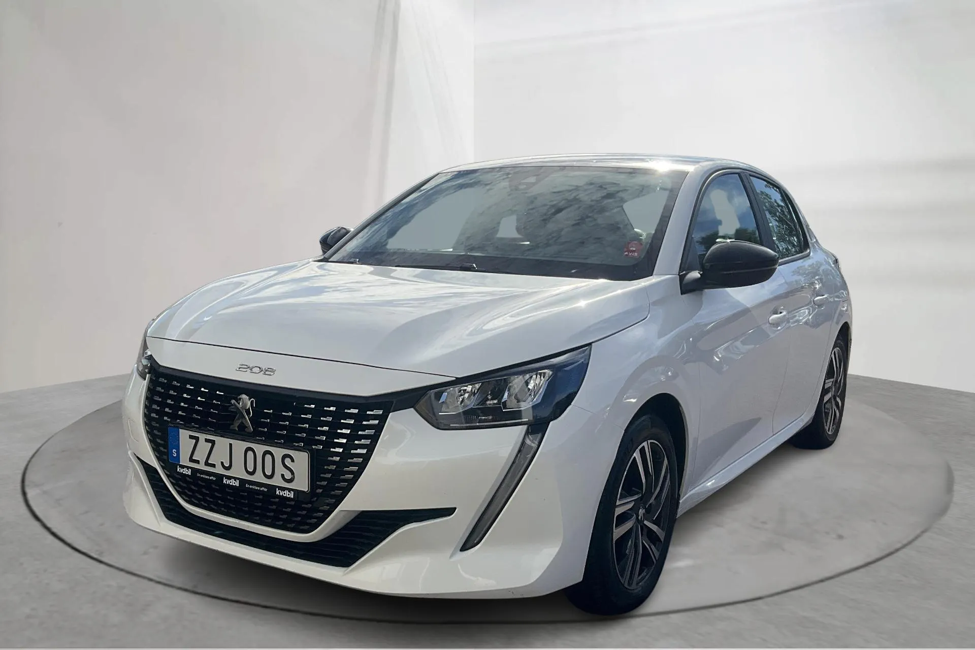 Presentationsfoto 1 av 13: Peugeot 208 1.2 PureTech 5dr (100hk) - 6 421 mil - Automat - vit - 2023