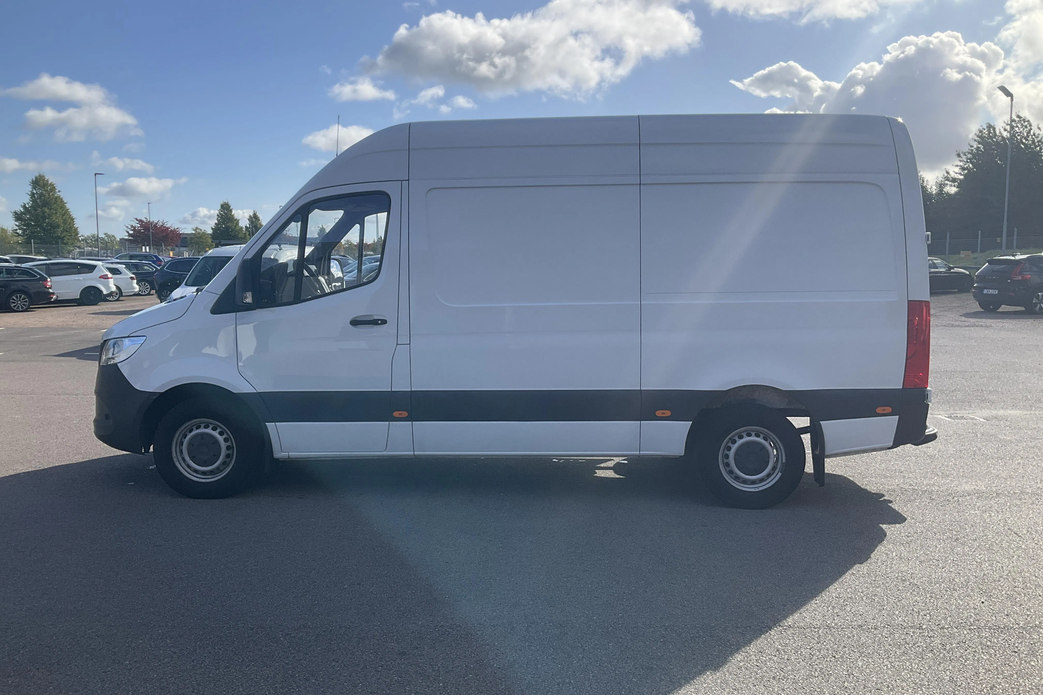 Presentationsfoto 2 av 14: Mercedes Sprinter 316 CDI Skåp RWD (163hk) - 14 358 mil - Automat - vit - 2019