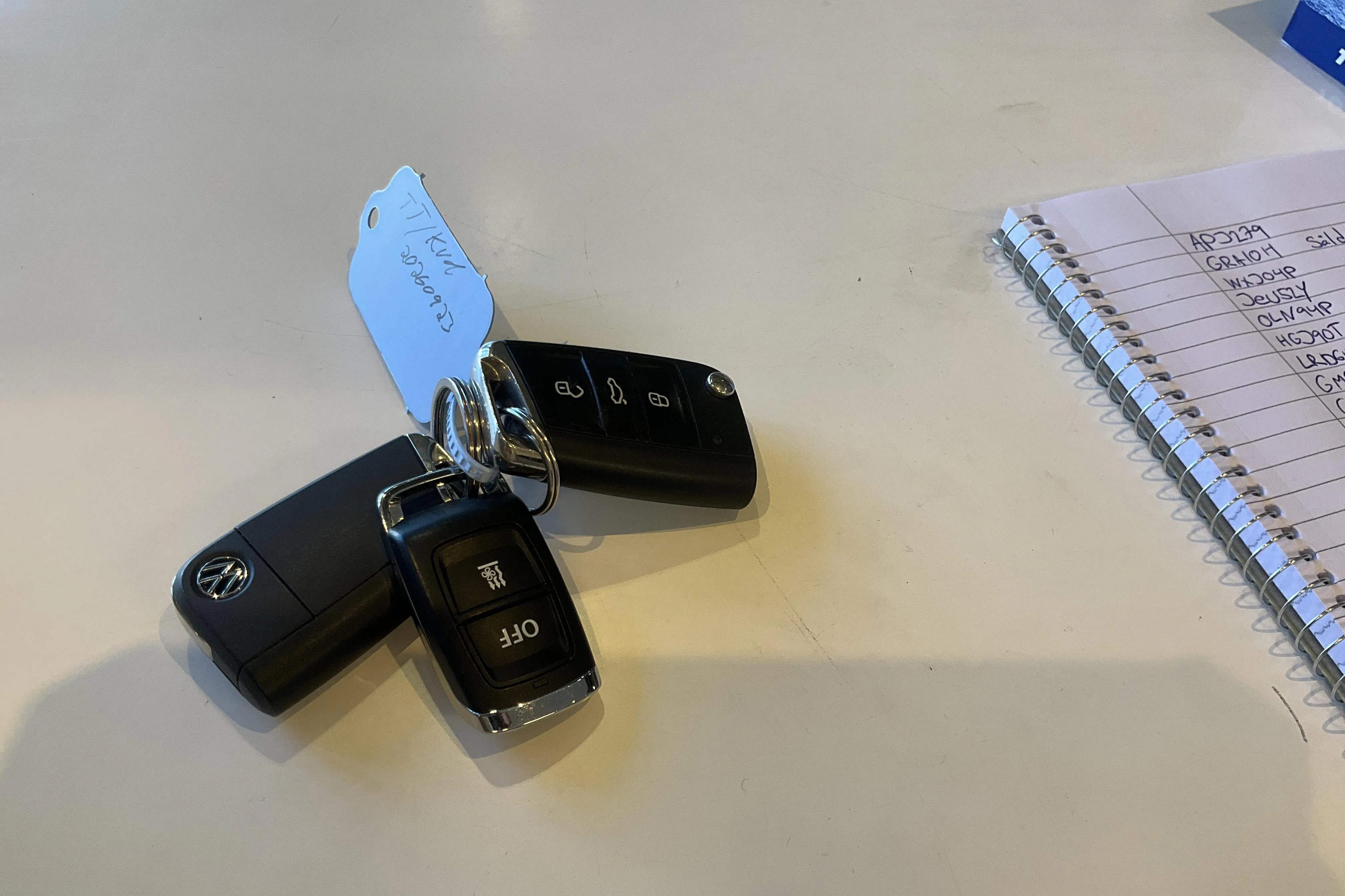 Presentationsfoto 17 av 17: VW Tiguan Allspace 2.0 TDI 4MOTION (200hk) - 12 376 mil - Automat - vit - 2023