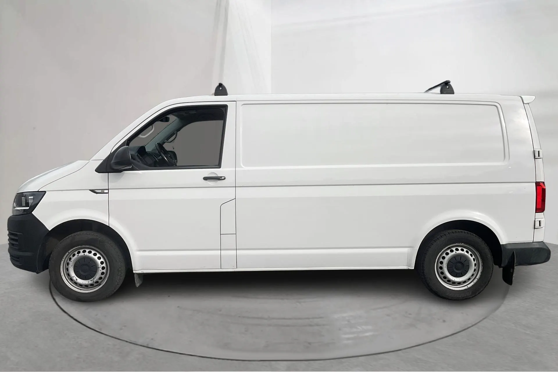 Presentation photo 2 of 13: VW Transporter T6 2.0 TDI BMT Skåp (102hk) - 119 450 km - Manual - white - 2019