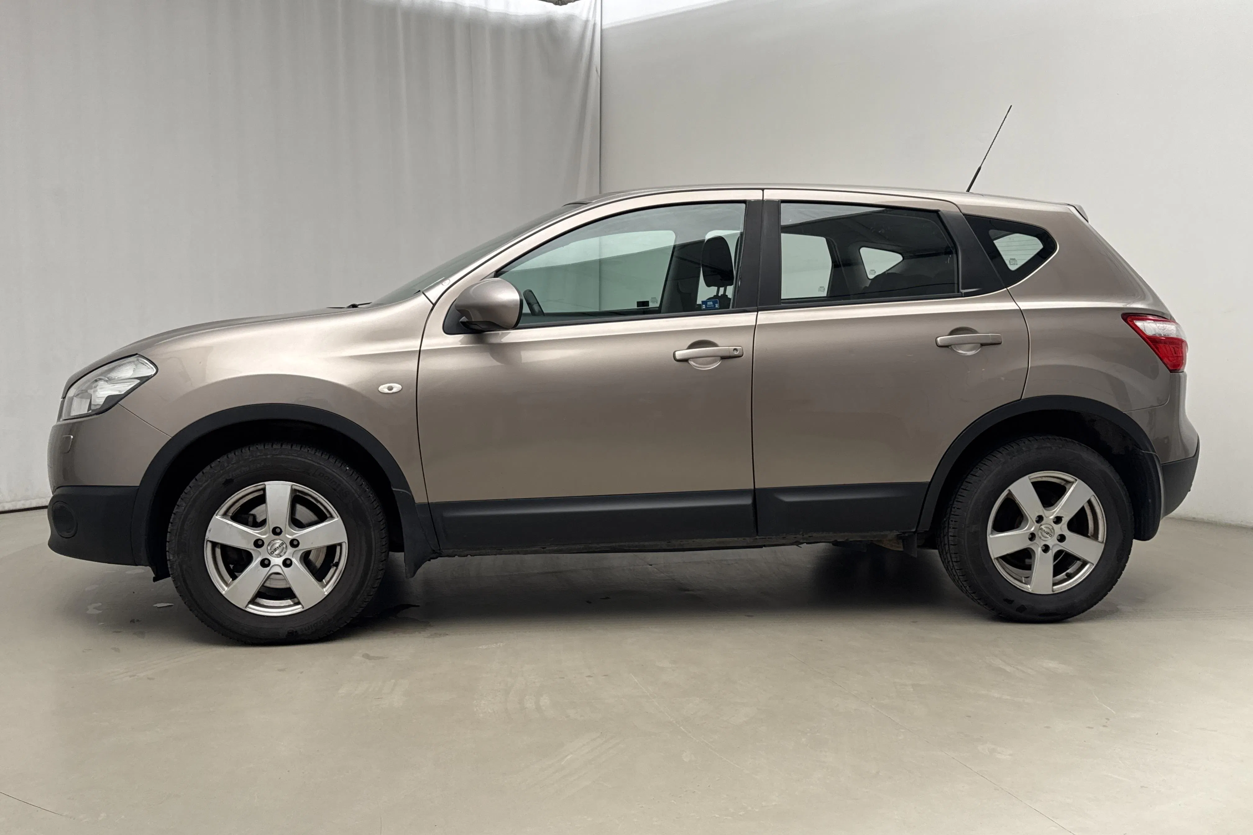 Presentationsfoto 2 av 15: Nissan Qashqai 2.0 dCi 4x4 (150hk) - 19 987 mil - Automat - Ljusbrun - 2011