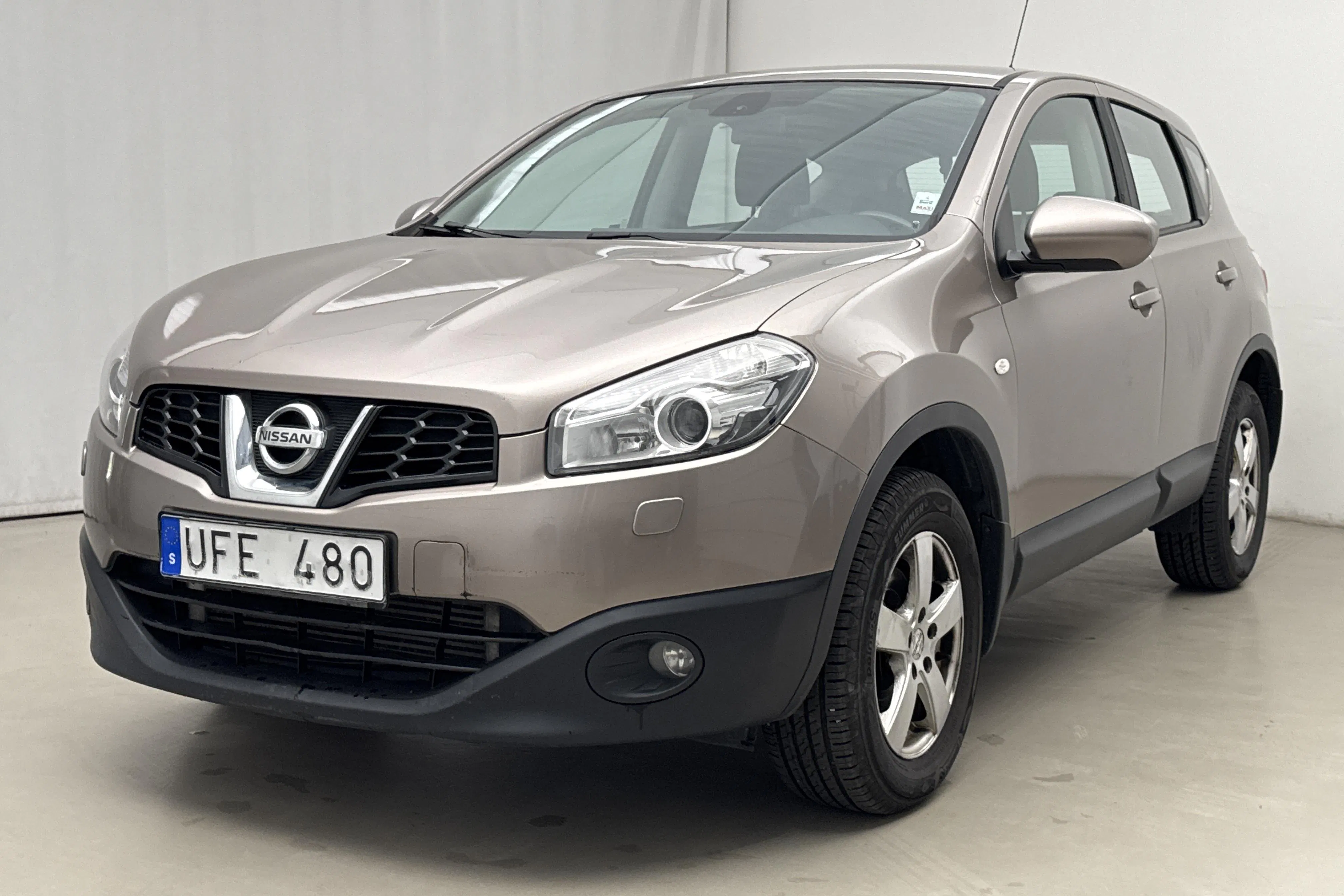 Presentationsfoto 1 av 15: Nissan Qashqai 2.0 dCi 4x4 (150hk) - 19 987 mil - Automat - Ljusbrun - 2011