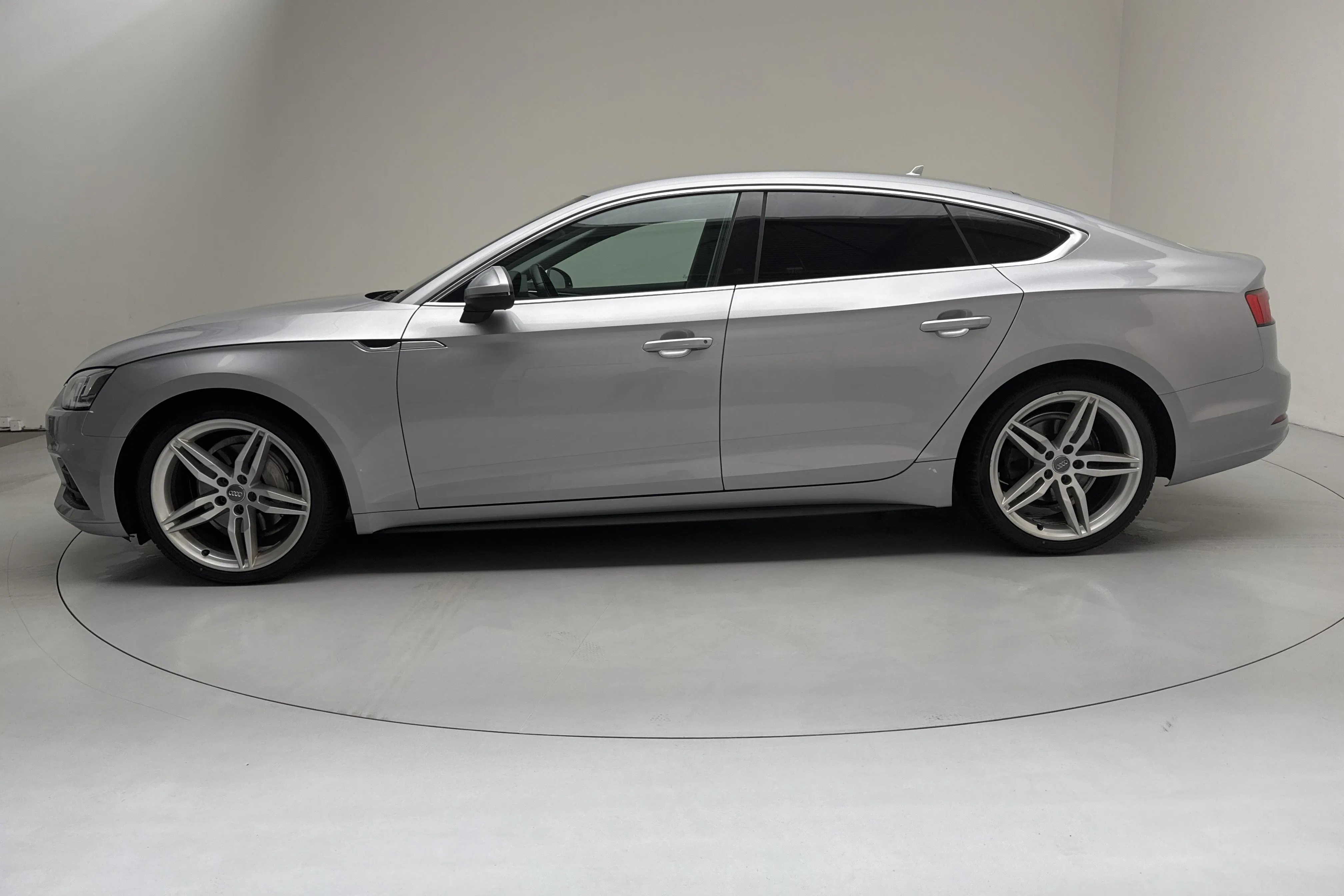 Presentation photo 2 of 12: Audi A5 2.0 TDI Sportback (190hk) - 139 220 km - Automatic - silver - 2017