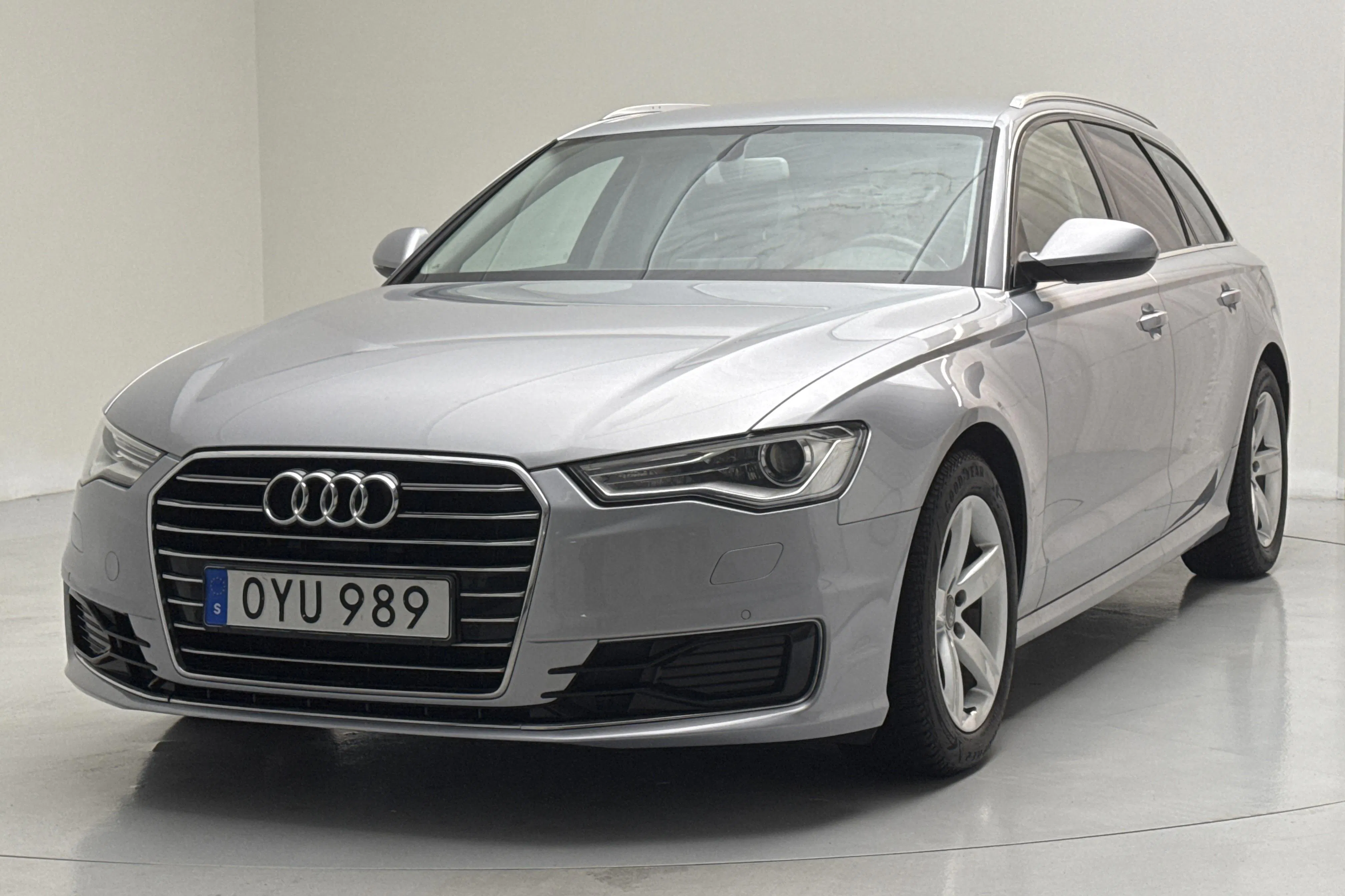 Presentationsfoto 1 av 11: Audi A6 2.0 TDI Avant (190hk) - 14 222 mil - Automat - silver - 2016