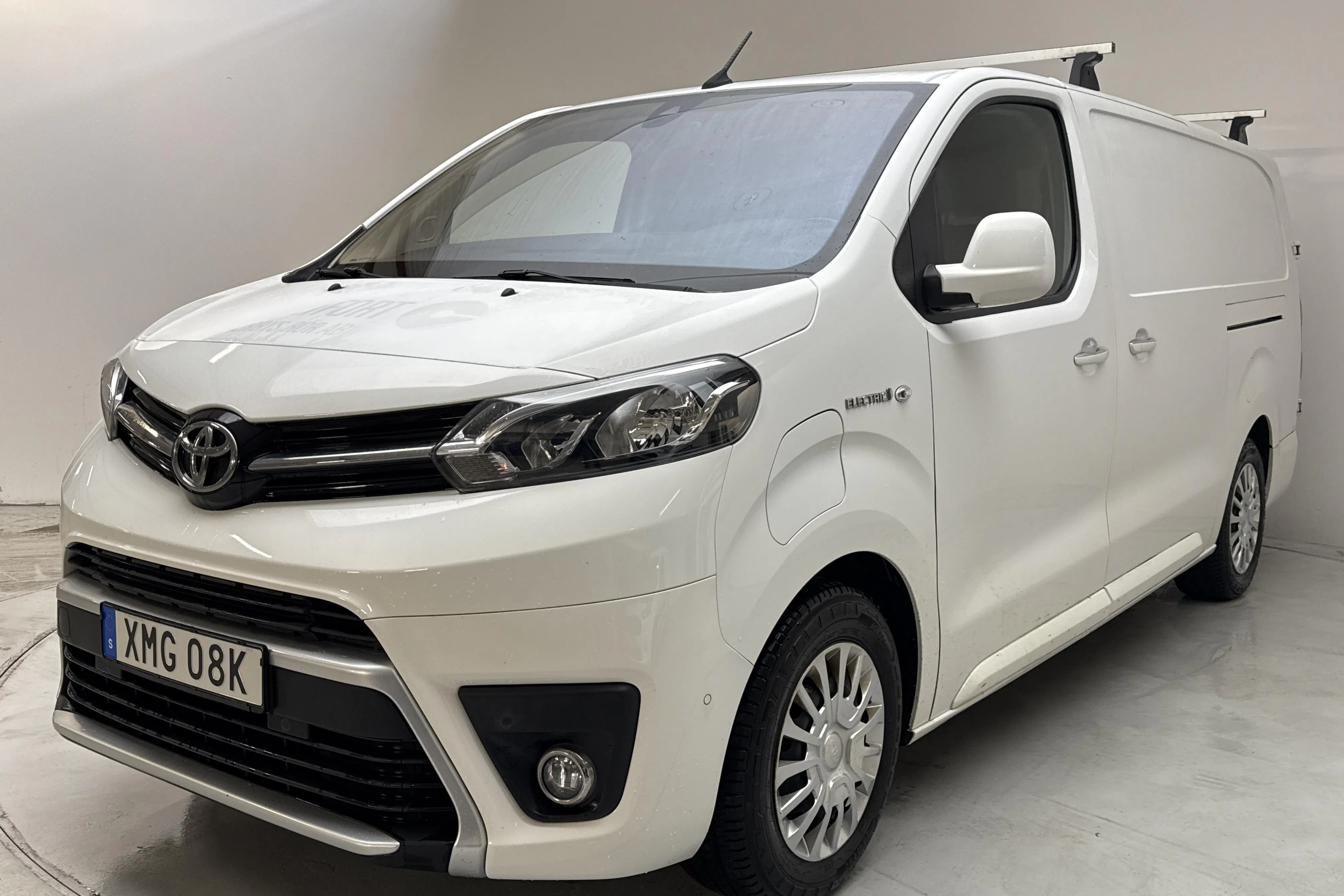 Presentationsfoto 1 av 15: Toyota PROACE Electric 75kWh (136hk) - 7 806 mil - Automat - vit - 2022