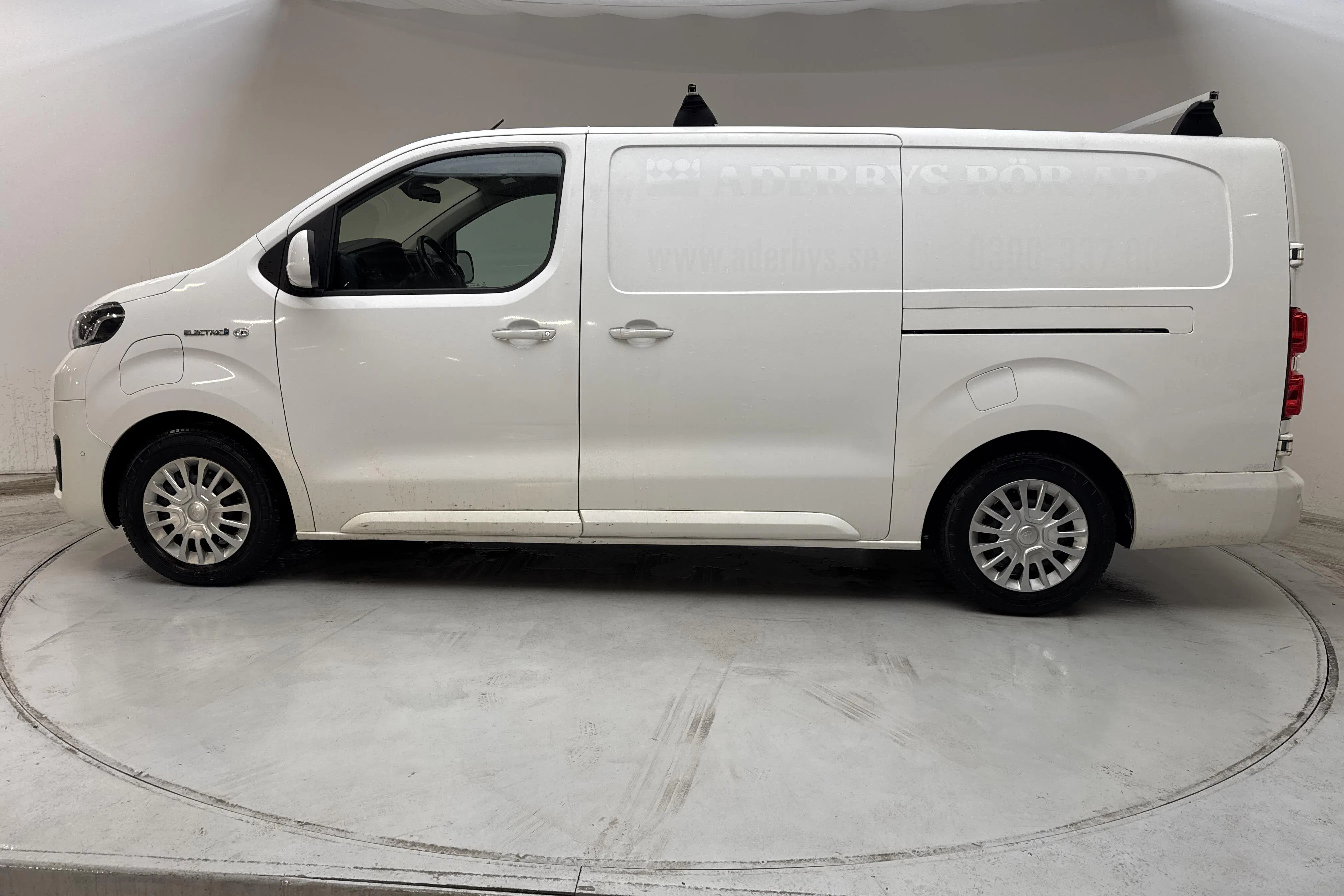Presentationsfoto 2 av 15: Toyota PROACE Electric 75kWh (136hk) - 7 806 mil - Automat - vit - 2022