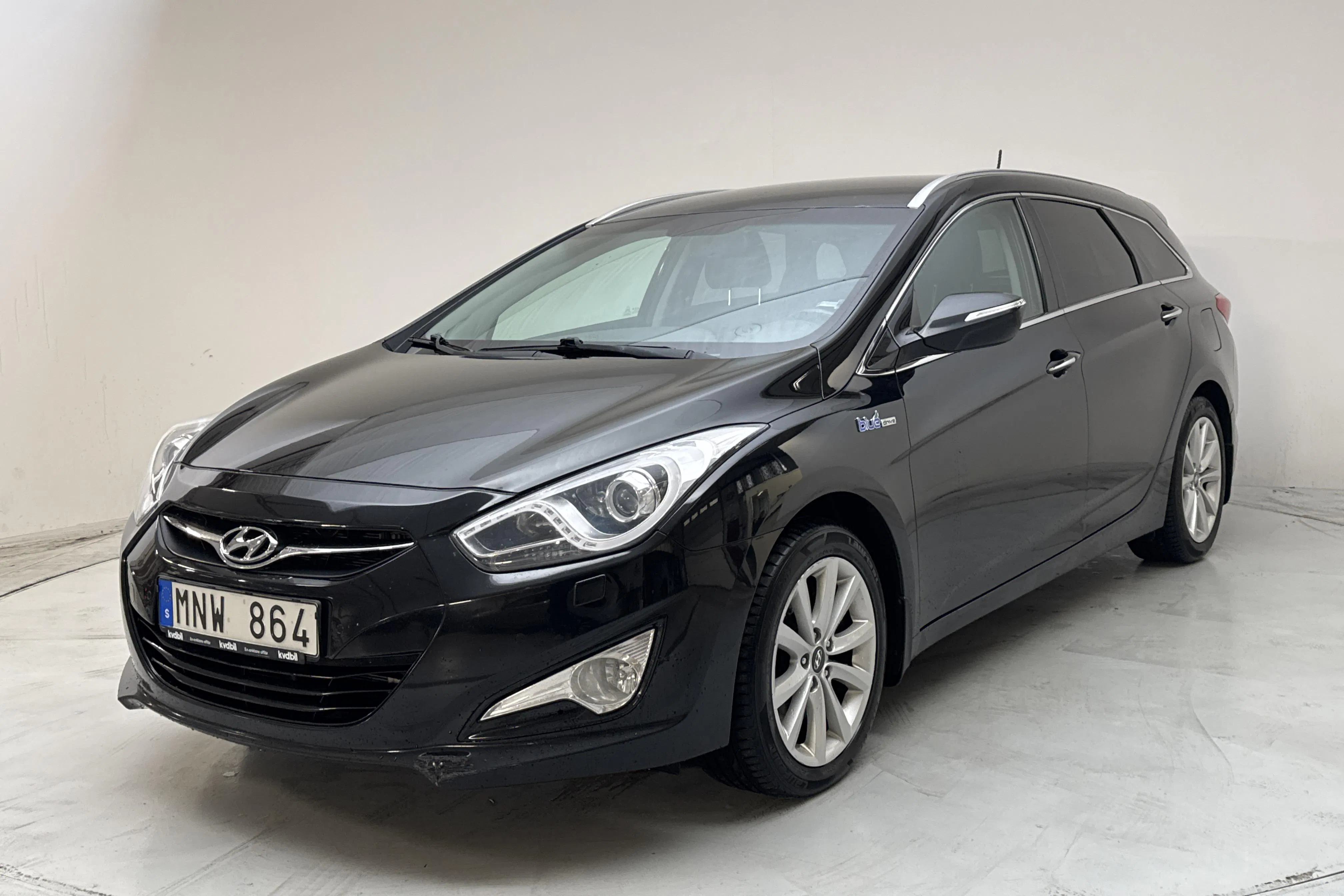 Presentationsfoto 1 av 15: Hyundai i40 1.7 CRDi Kombi (136hk) - 21 235 mil - Manuell - svart - 2013