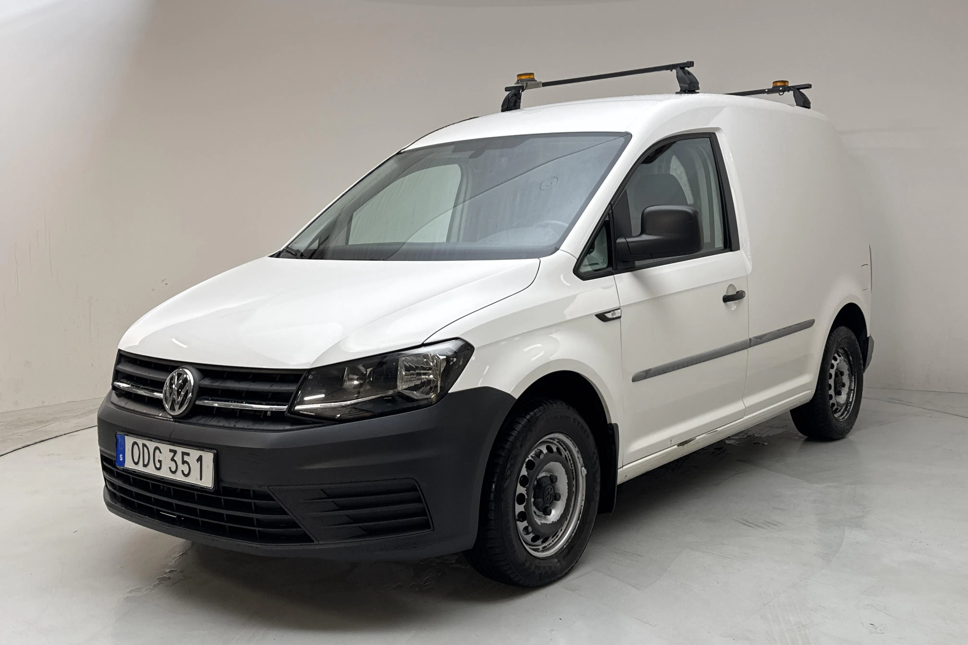 Presentationsfoto 1 av 13: VW Caddy 2.0 TDI Skåp (102hk) - 10 283 mil - Automat - vit - 2017