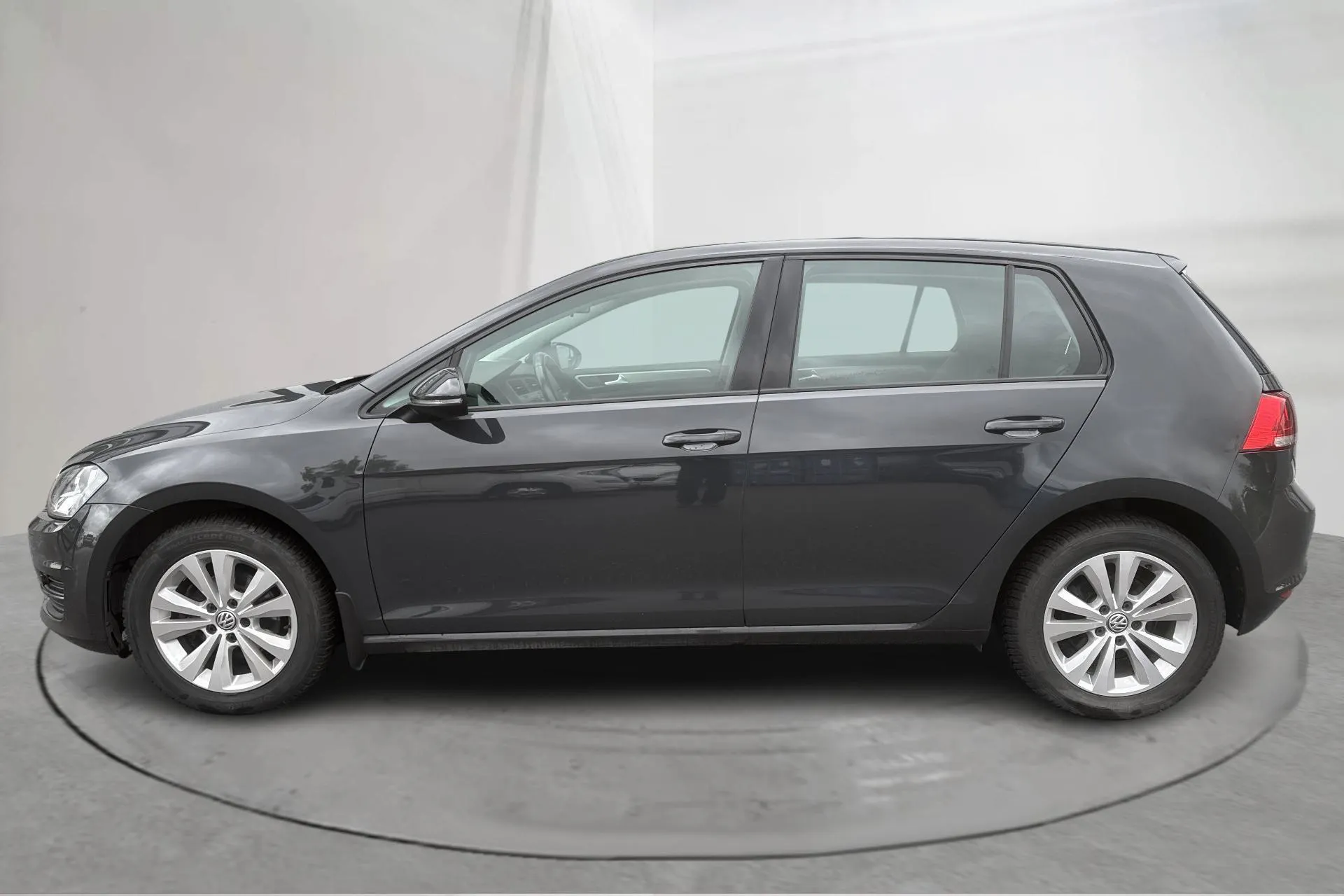 Presentationsfoto 2 av 14: VW Golf VII 1.2 TSI 5dr (110hk) - 9 934 mil - Automat - Mörkgrå - 2017
