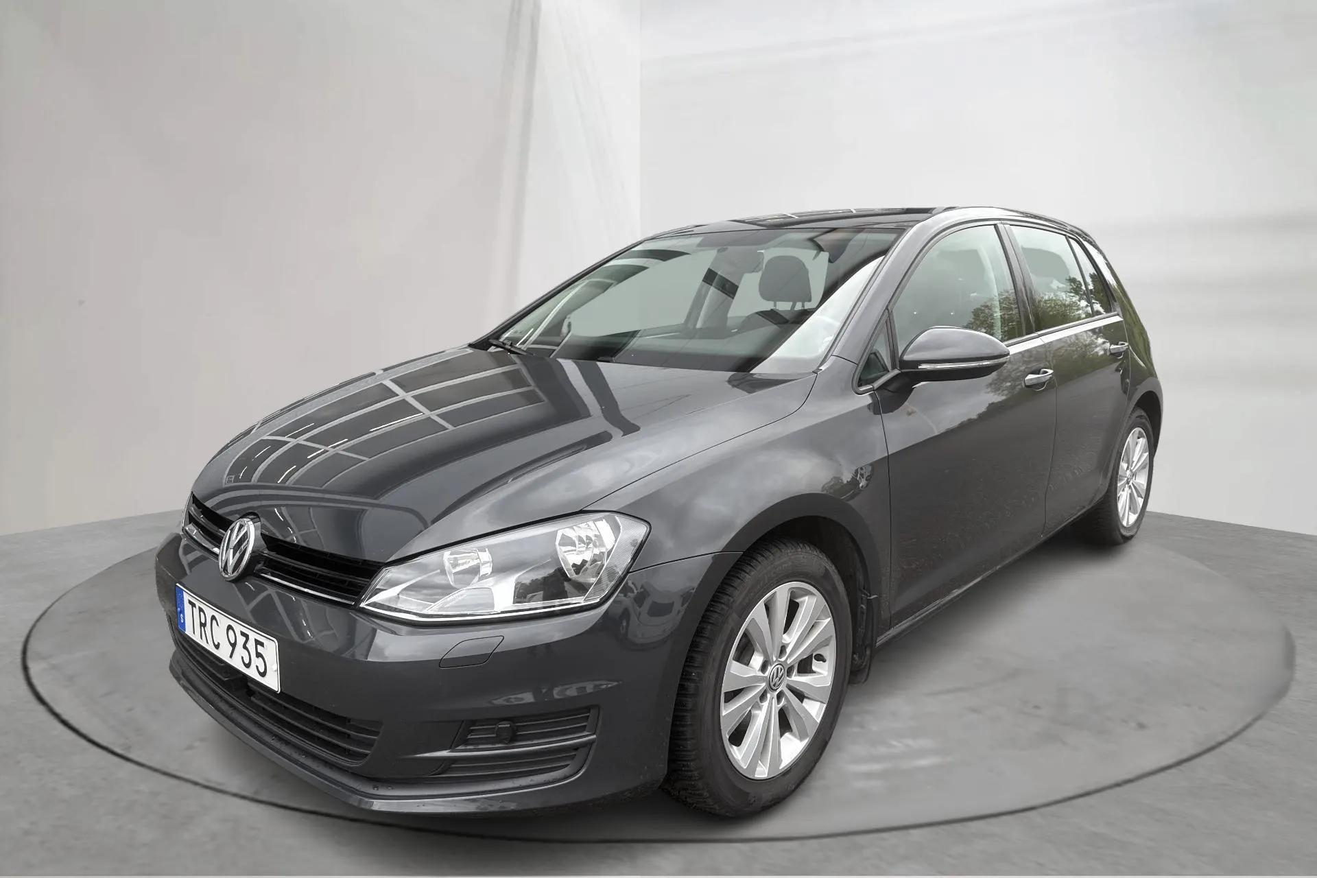 Presentationsfoto 1 av 14: VW Golf VII 1.2 TSI 5dr (110hk) - 9 934 mil - Automat - Mörkgrå - 2017