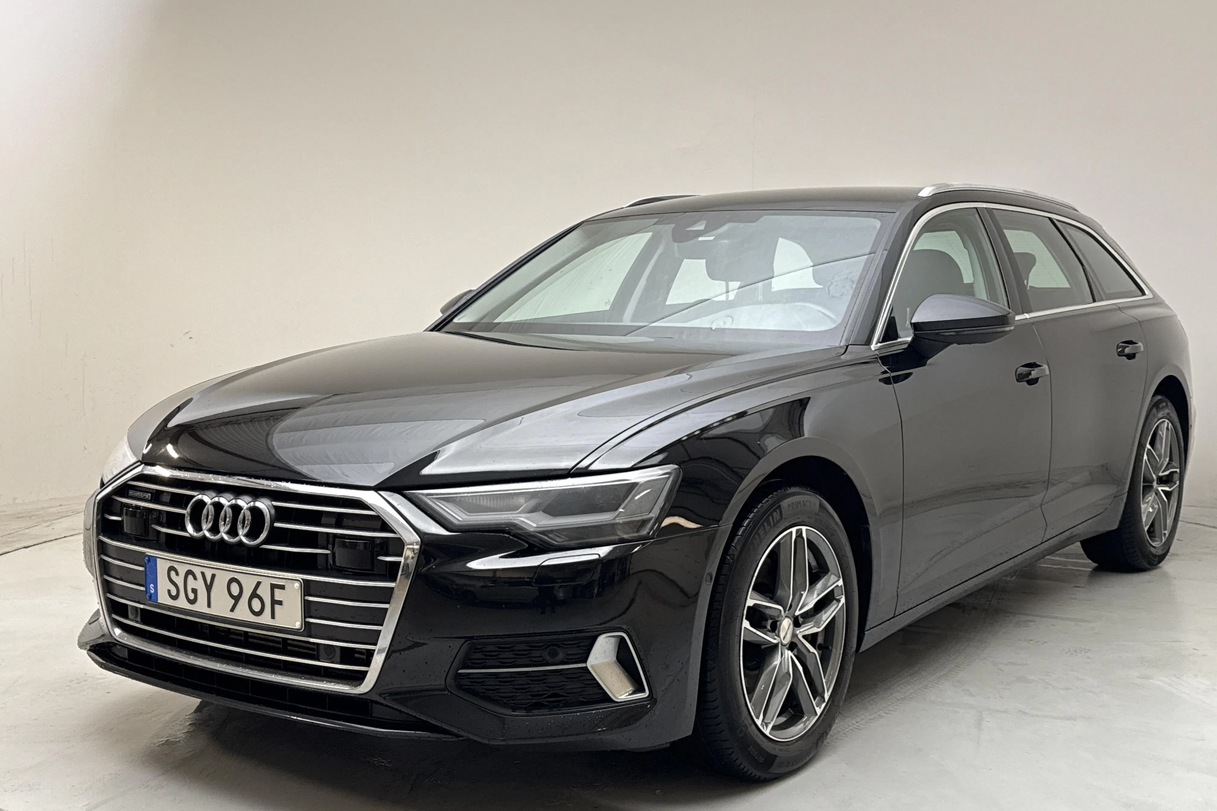 Presentationsfoto 1 av 15: Audi A6 Avant 45 TFSI quattro 265hk - 17 609 mil - Automat - svart - 2020